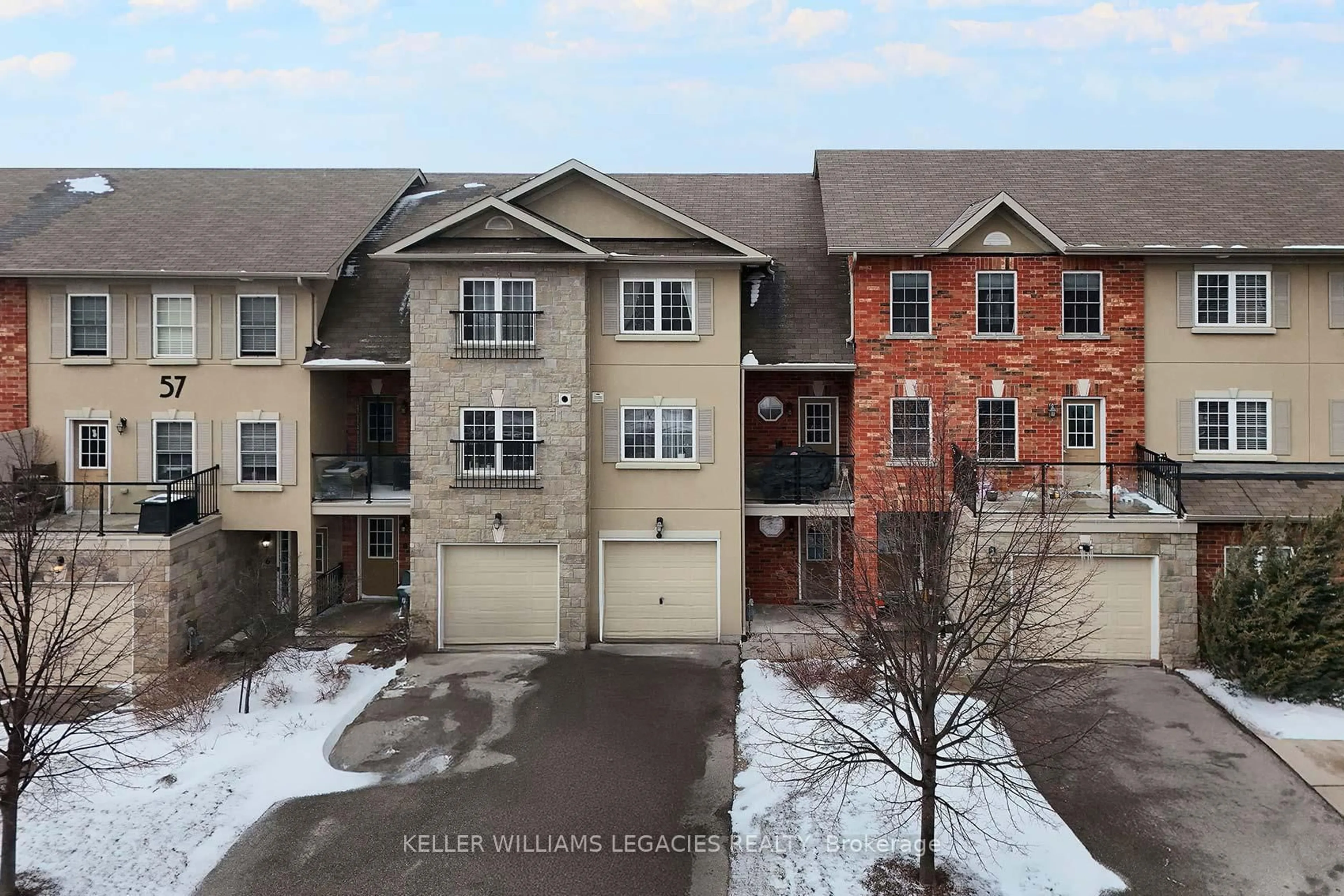 A pic from outside/outdoor area/front of a property/back of a property/a pic from drone, unknown for 57 FERNDALE Dr #7, Barrie Ontario L4N 5T6