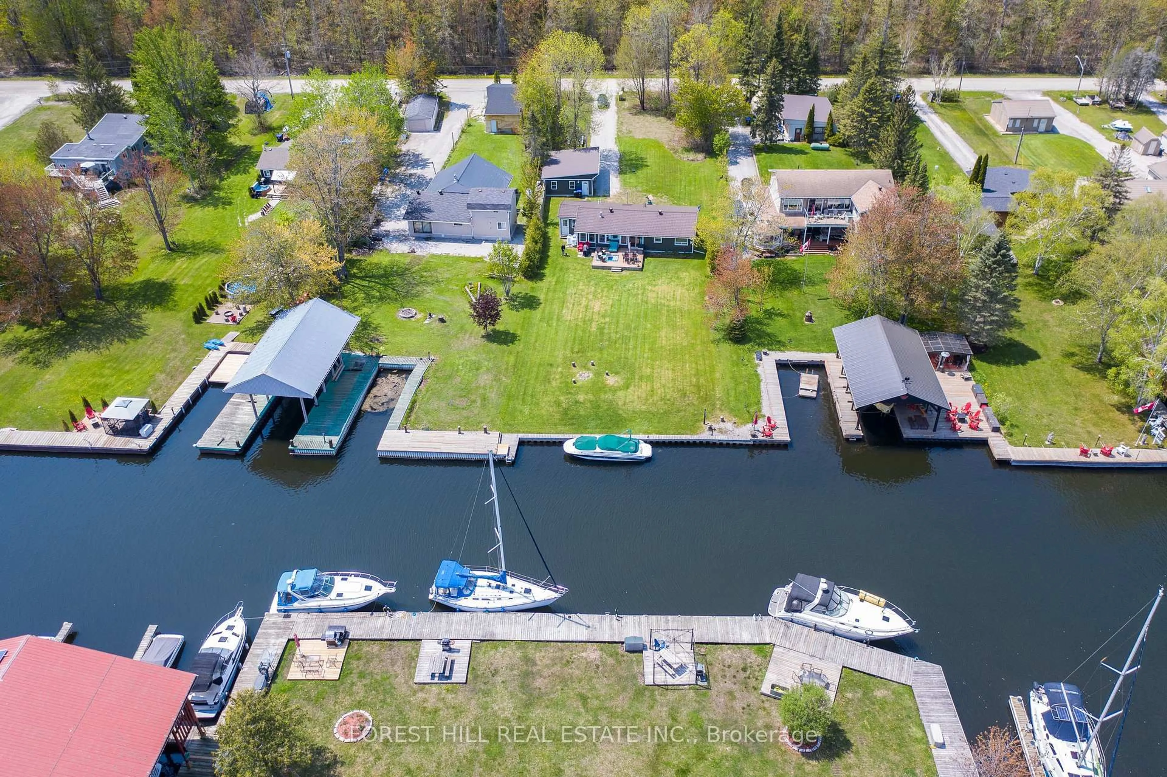 A pic from outside/outdoor area/front of a property/back of a property/a pic from drone, water/lake/river/ocean view for 4099 Glen Cedar Dr, Ramara Ontario L3V 6H7