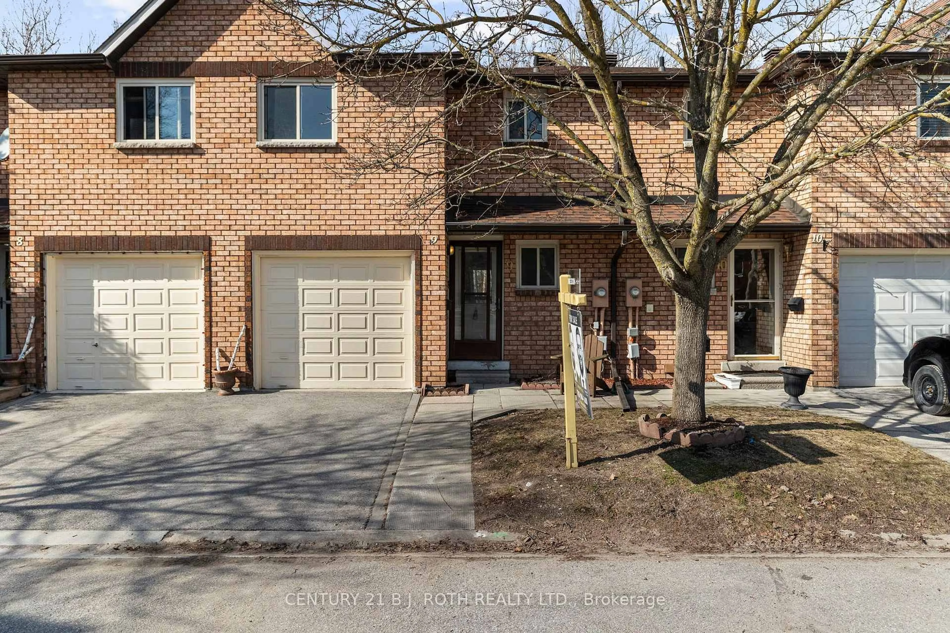 Home with brick exterior material, street for 9 EVERGREEN Crt, Barrie Ontario L4N 6W7