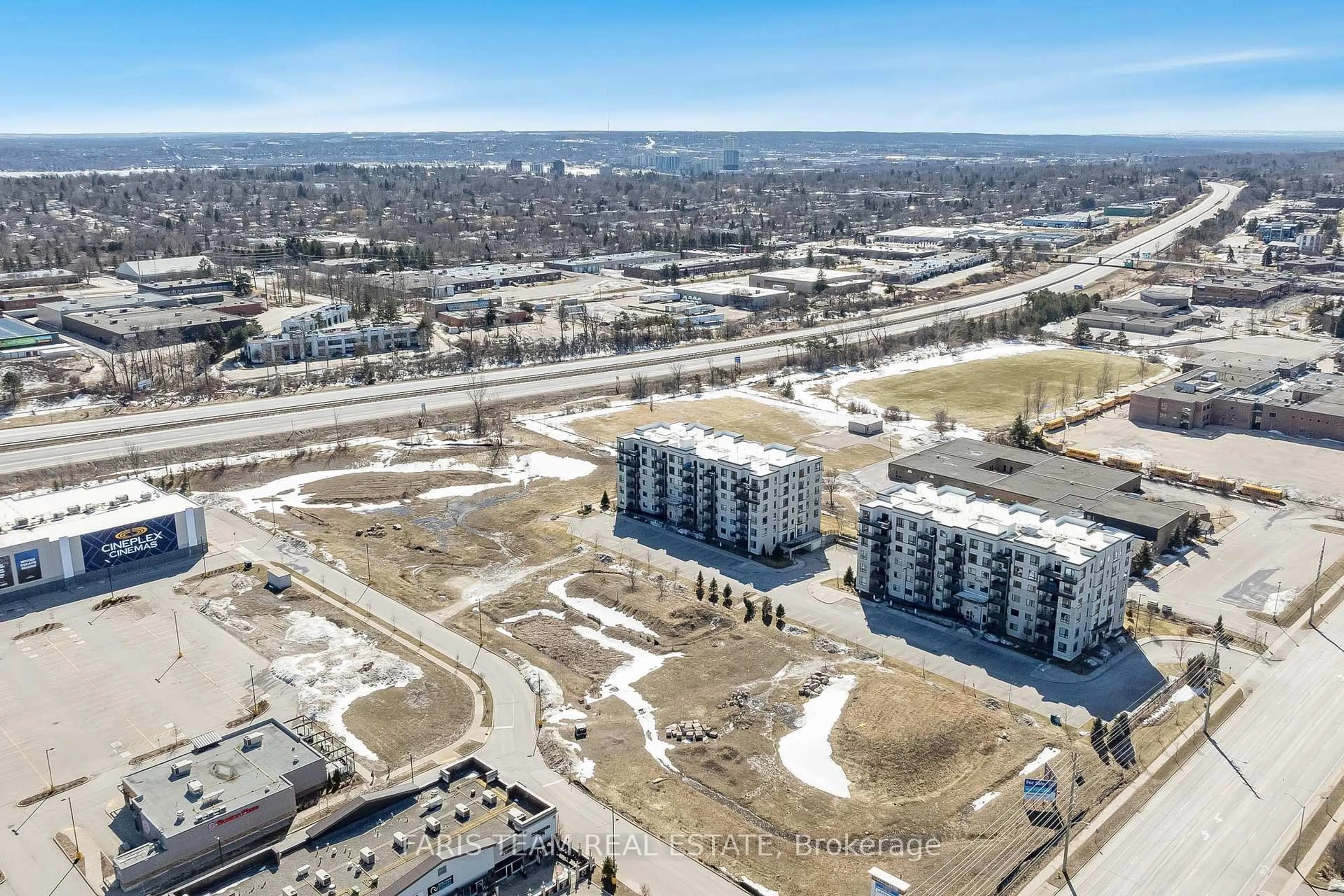 A pic from outside/outdoor area/front of a property/back of a property/a pic from drone, unknown for 299 Cundles Rd #206, Barrie Ontario L4M 0K9