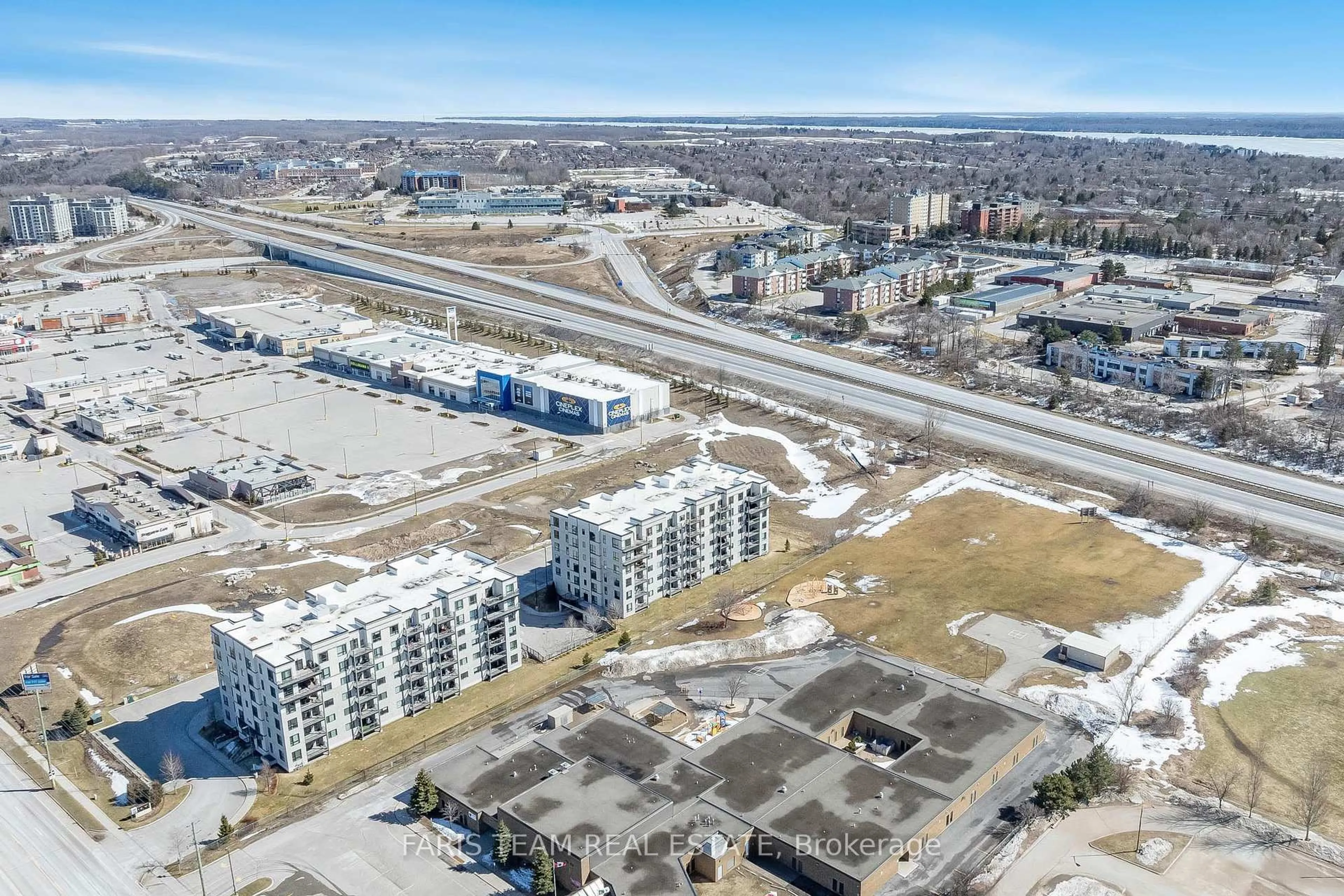 A pic from outside/outdoor area/front of a property/back of a property/a pic from drone, street for 299 Cundles Rd #206, Barrie Ontario L4M 0K9