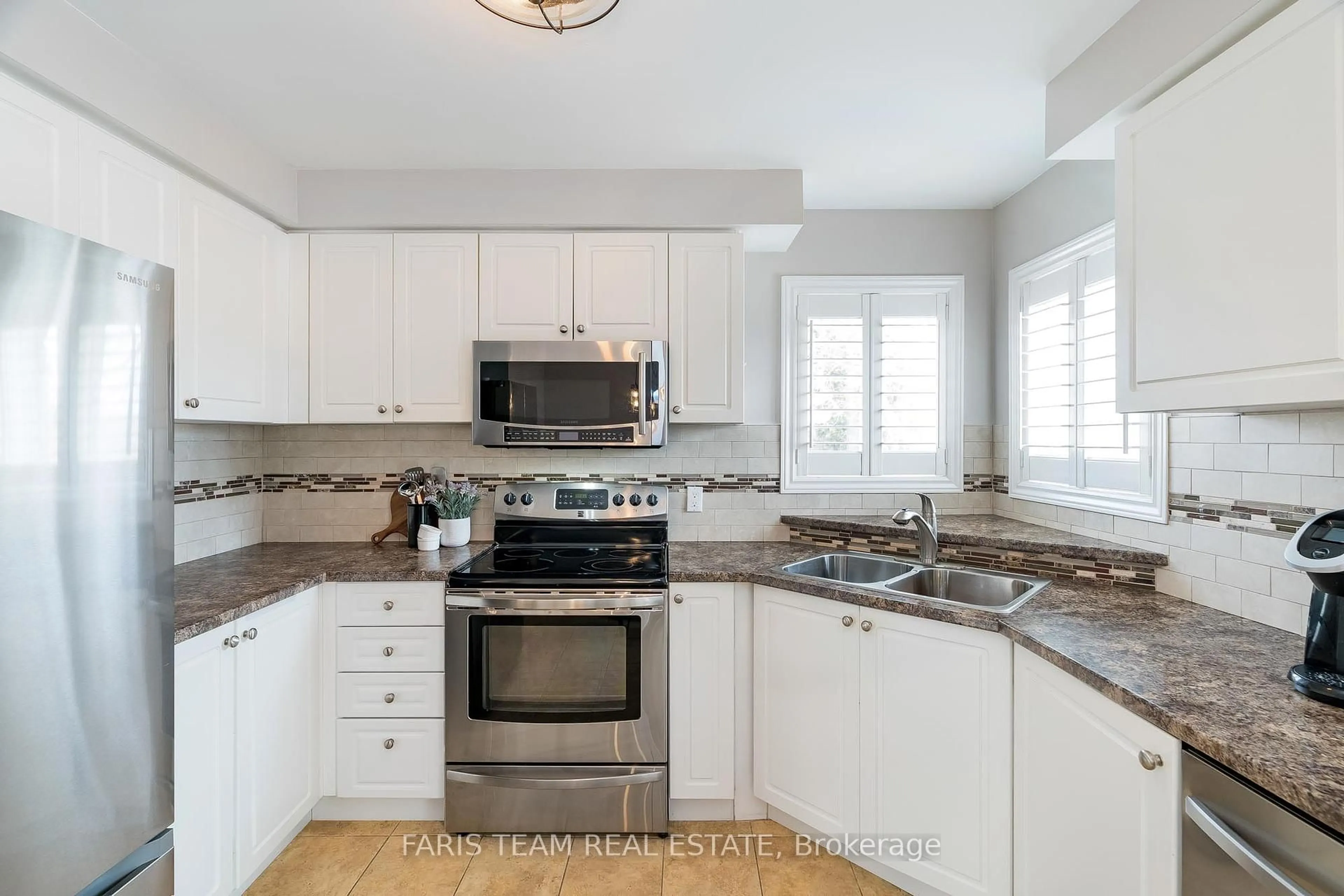 Open concept kitchen, unknown for 206 Wessenger Dr, Barrie Ontario L4N 8N9