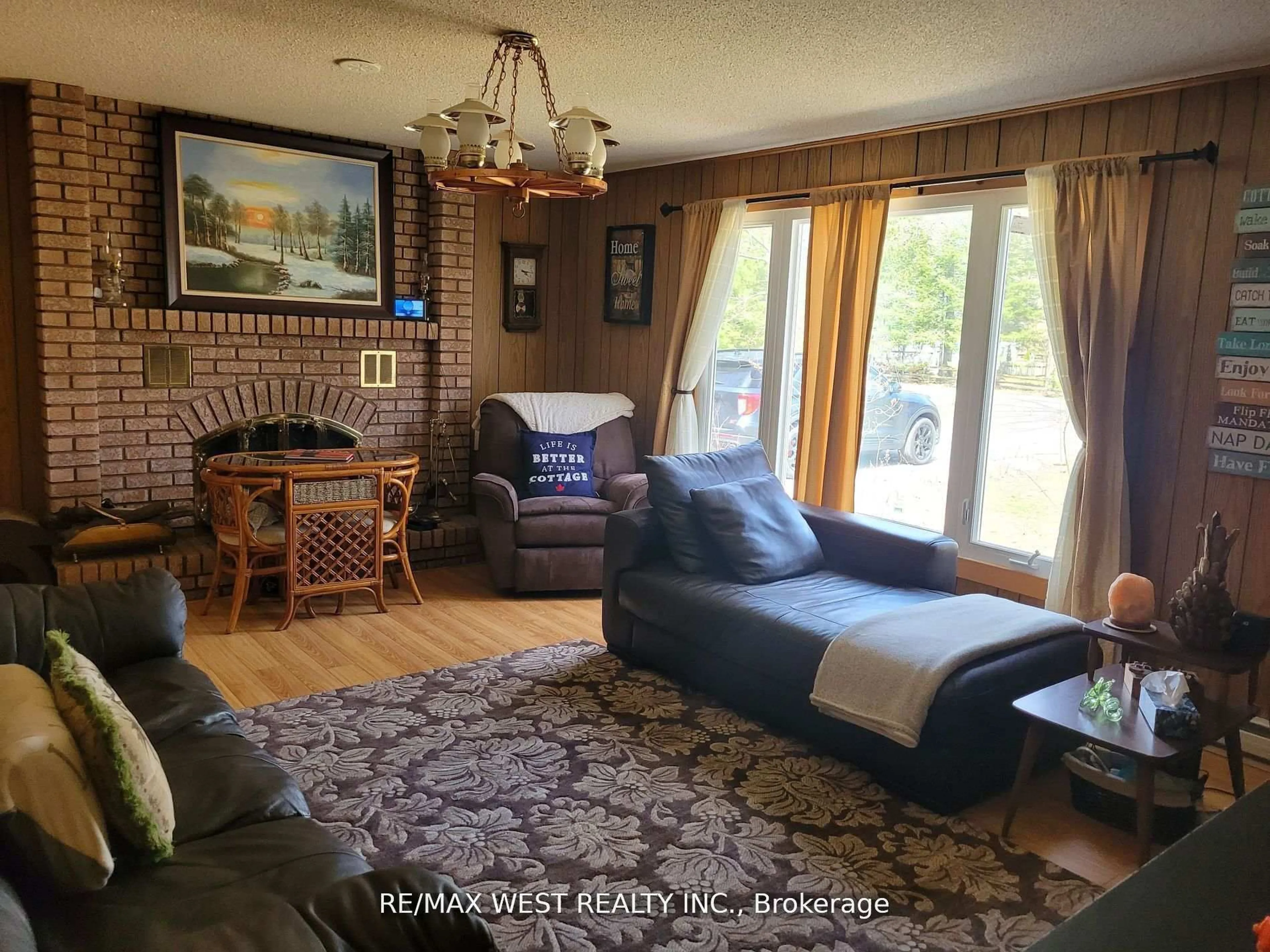 Living room with furniture, unknown for 16 Fredrick Ave, Tiny Ontario L0L 1P0