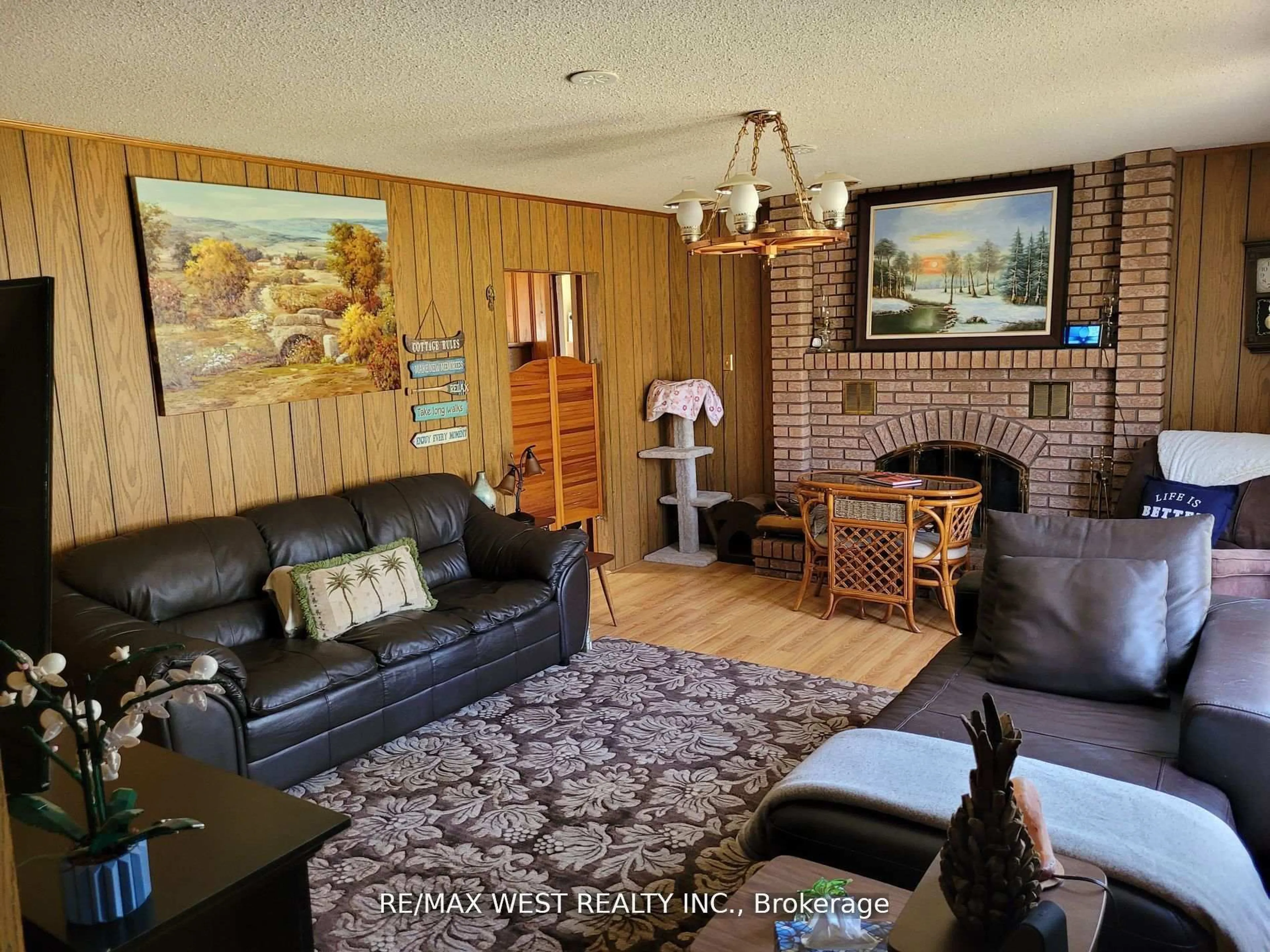 Living room with furniture, wood/laminate floor for 16 Fredrick Ave, Tiny Ontario L0L 1P0