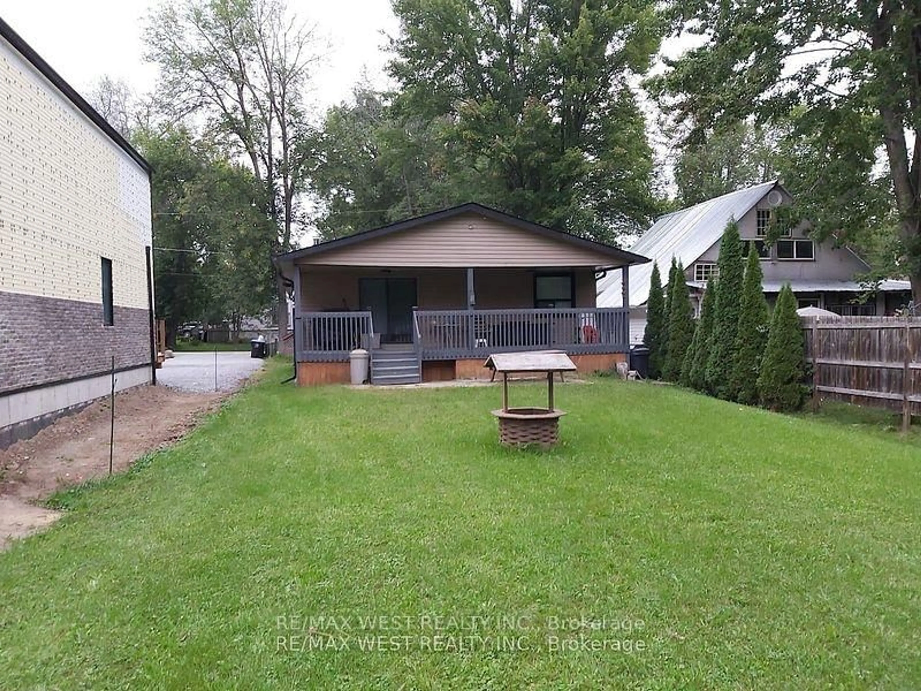 Patio, street for 2763 Maple Tr, Ramara Ontario L0K 1B0