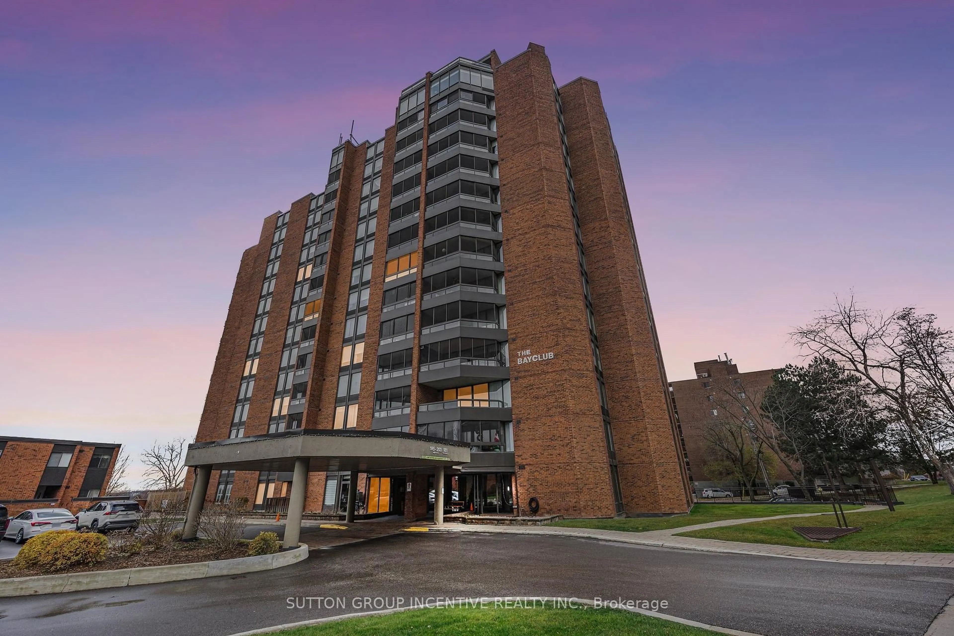 Indoor foyer for 181 Collier St #104, Barrie Ontario L4M 5L6