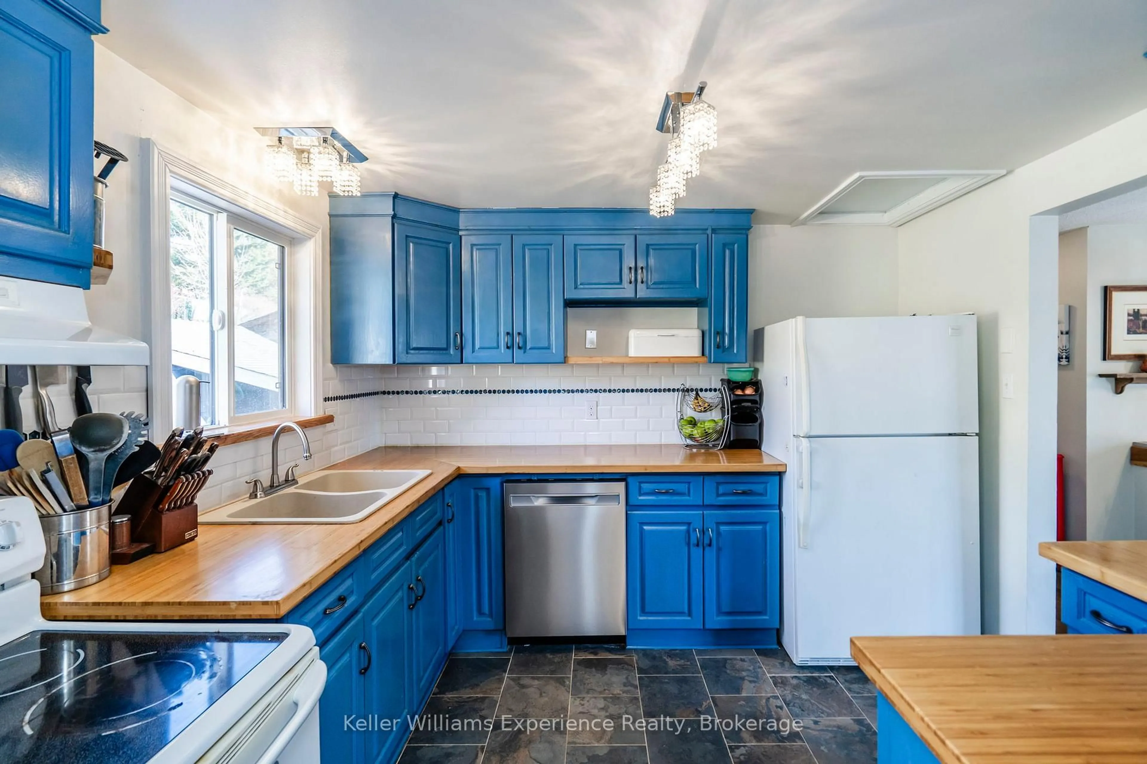 Standard kitchen, unknown for 268 Galloway Blvd, Midland Ontario L4R 5A2