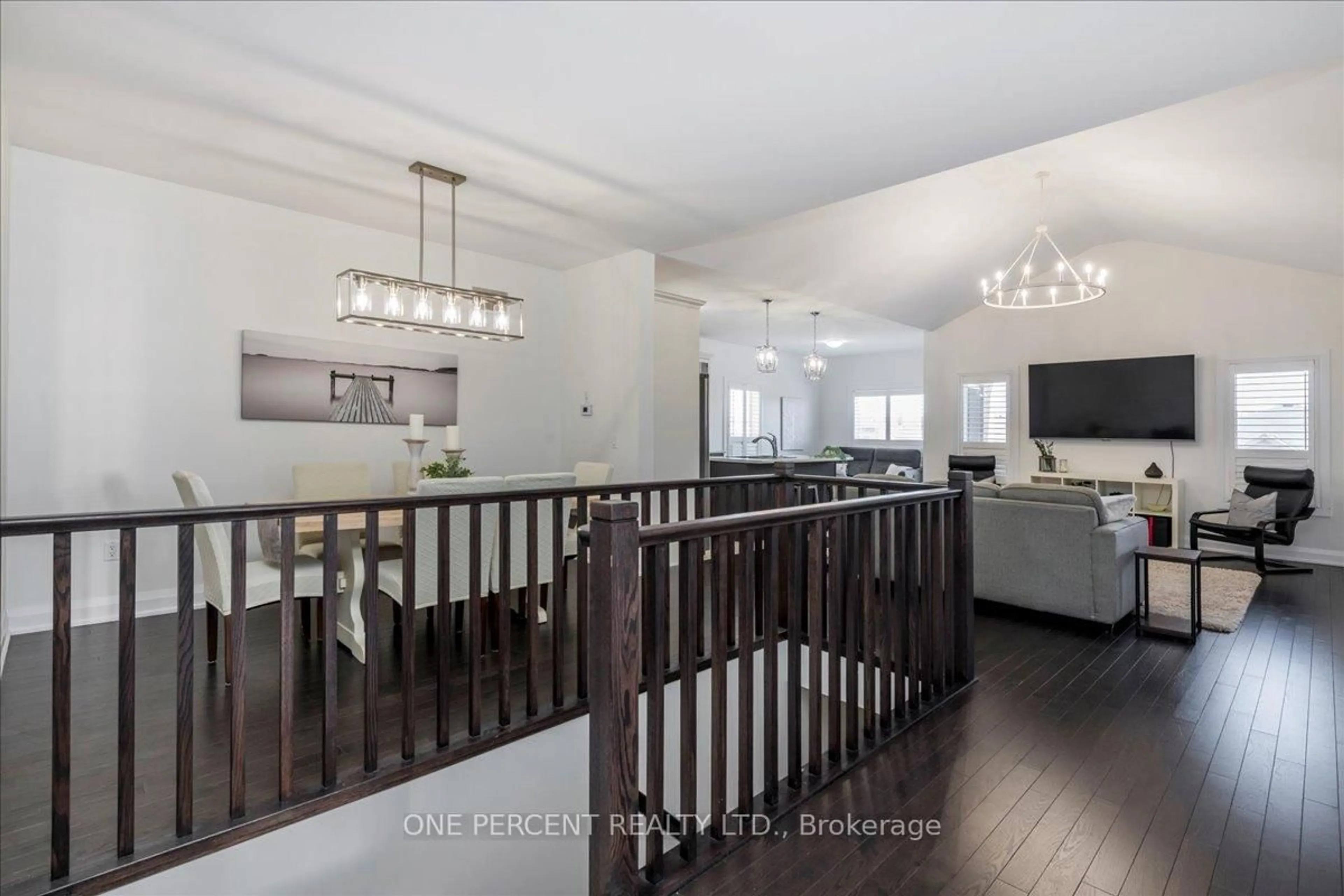 Open concept kitchen, wood/laminate floor for 4 HEWSON St, Penetanguishene Ontario L9M 0V8