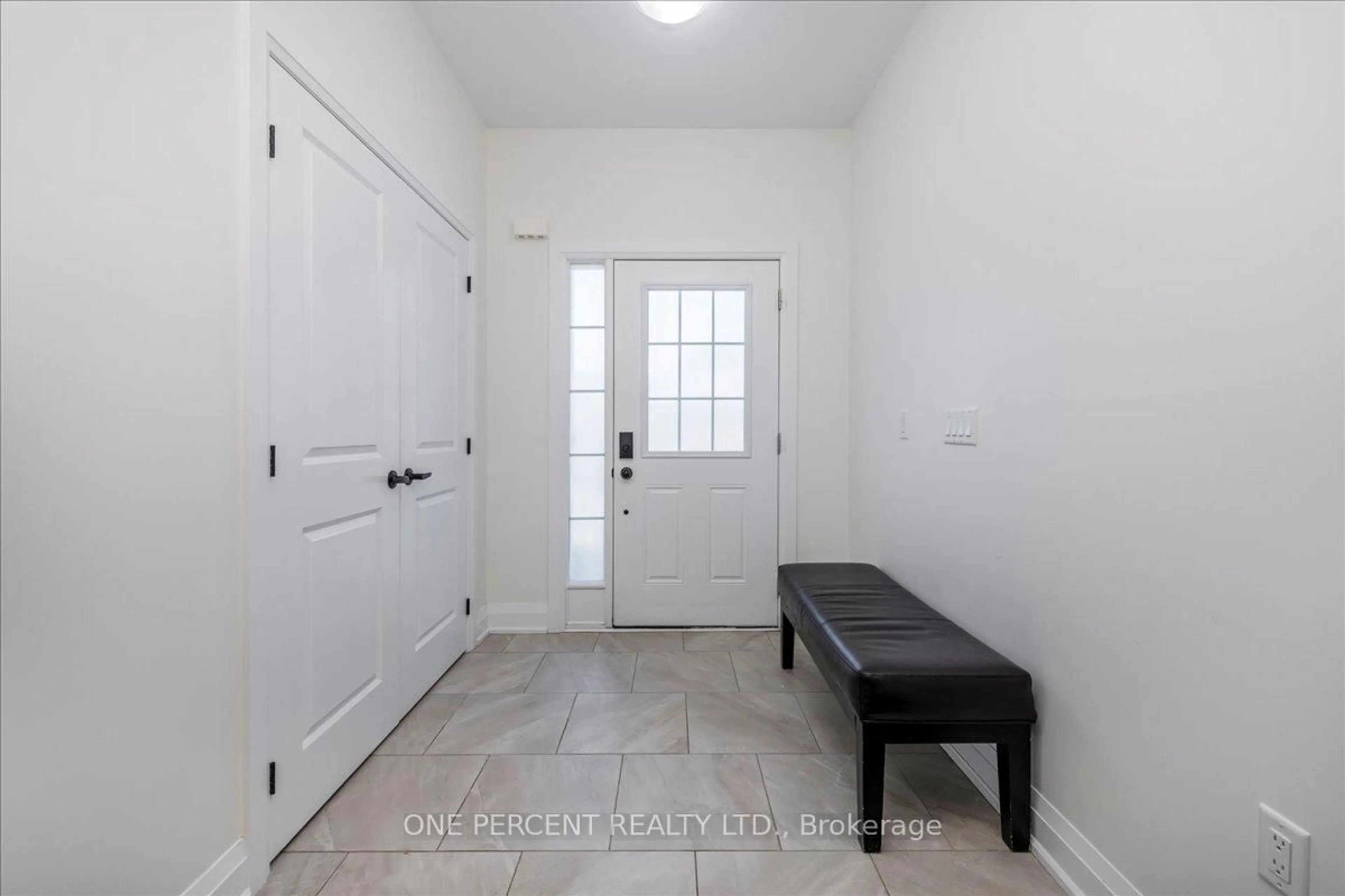 Indoor entryway for 4 HEWSON St, Penetanguishene Ontario L9M 0V8