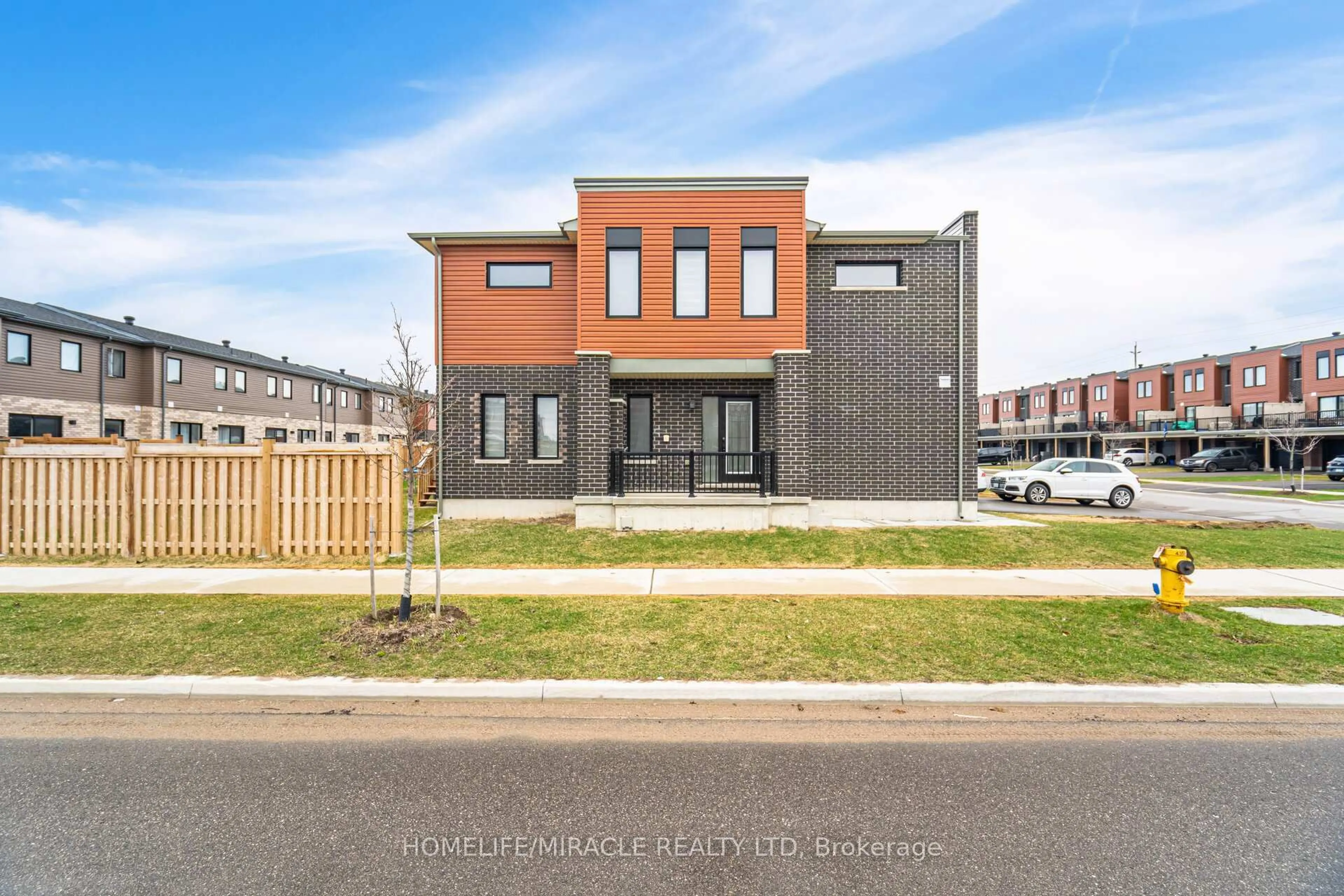 Home with brick exterior material, street for 92 Fairlane Ave, Barrie Ontario L9J 0M9