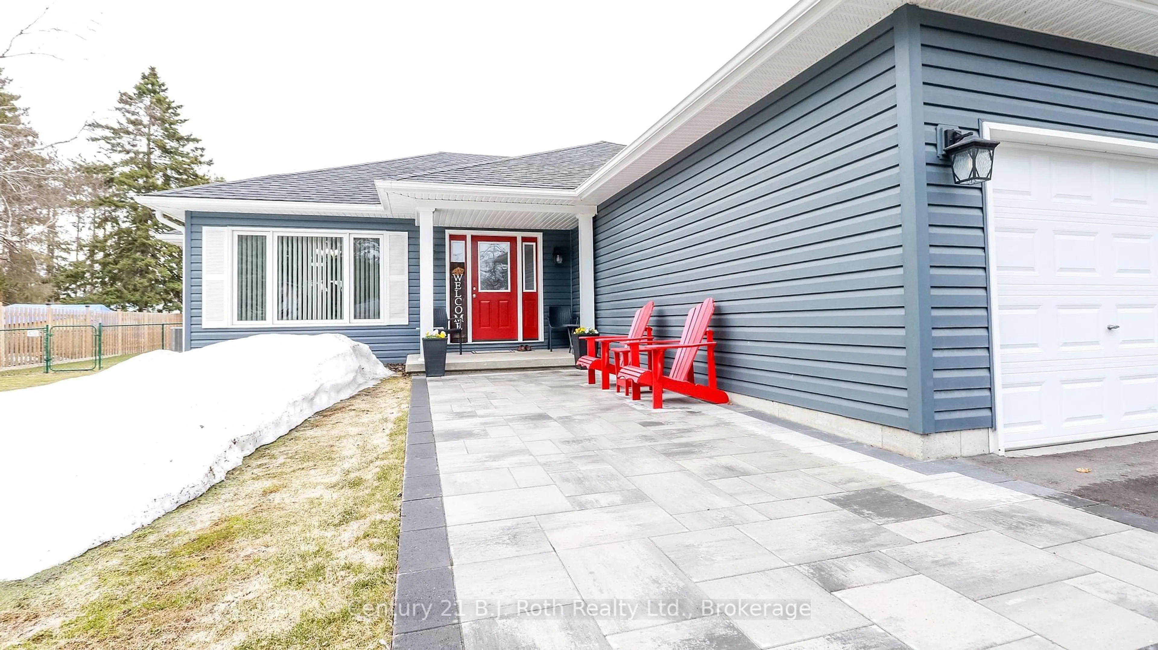 Home with vinyl exterior material, street for 3031 Second St, Severn Ontario L3V 7A8