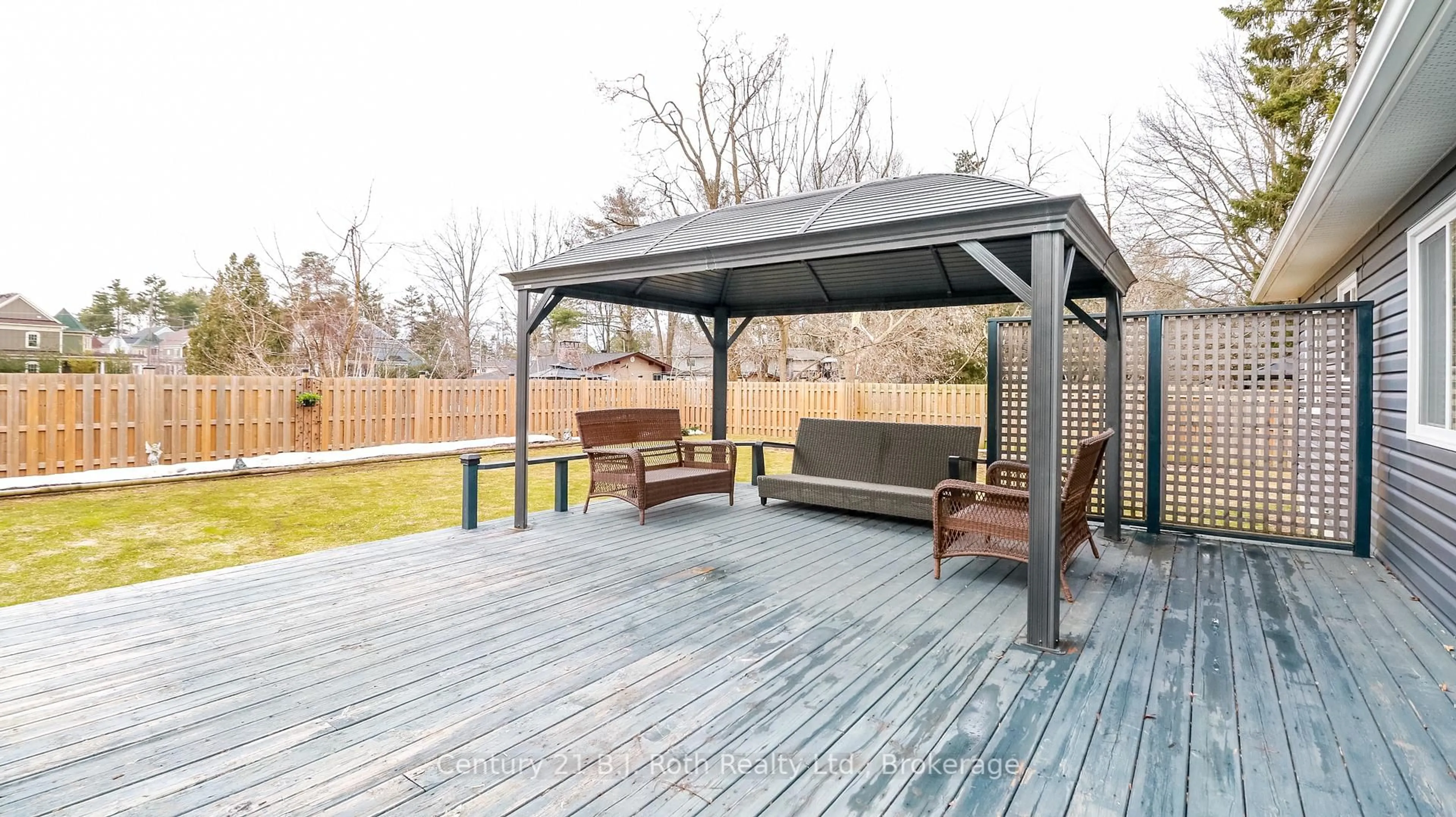 Patio, street for 3031 Second St, Severn Ontario L3V 7A8