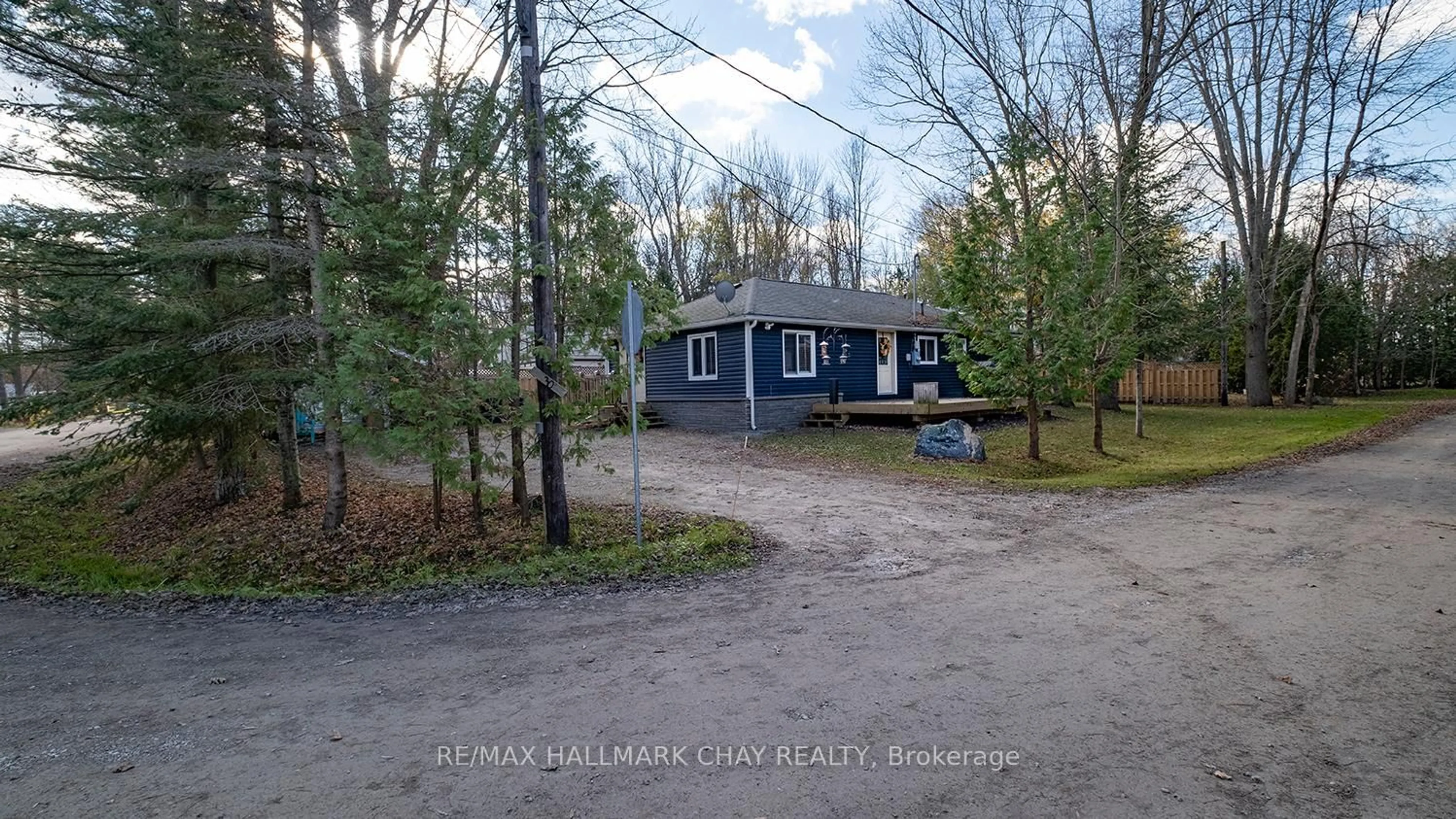 A pic from outside/outdoor area/front of a property/back of a property/a pic from drone, street for 30 Hearthstone Dr, Tay Ontario L0K 2C0