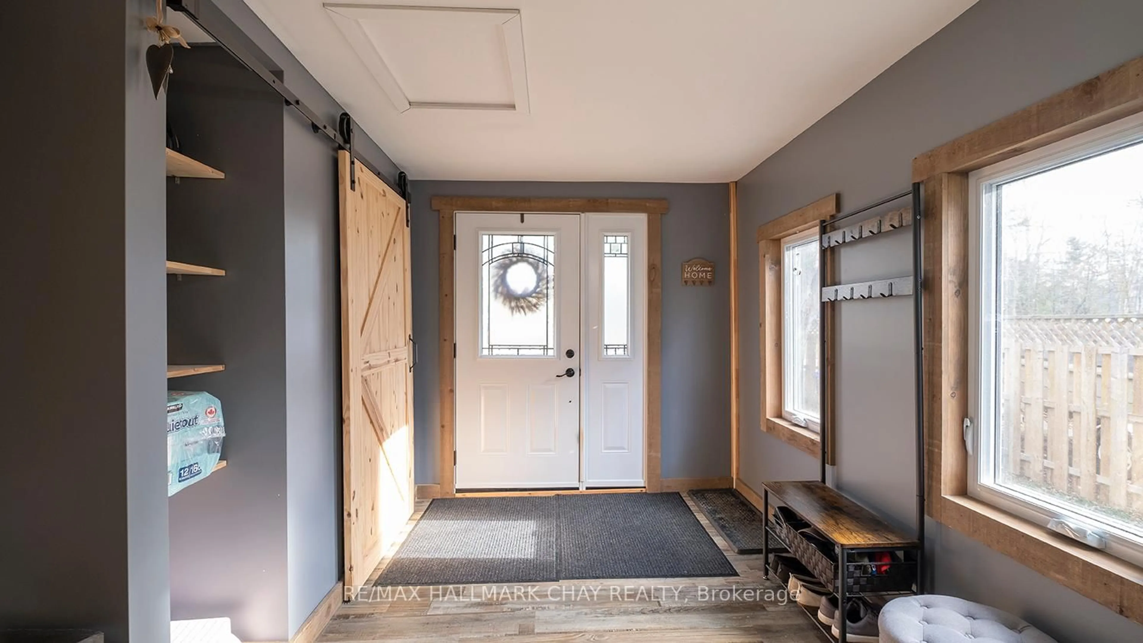 Indoor entryway for 30 Hearthstone Dr, Tay Ontario L0K 2C0