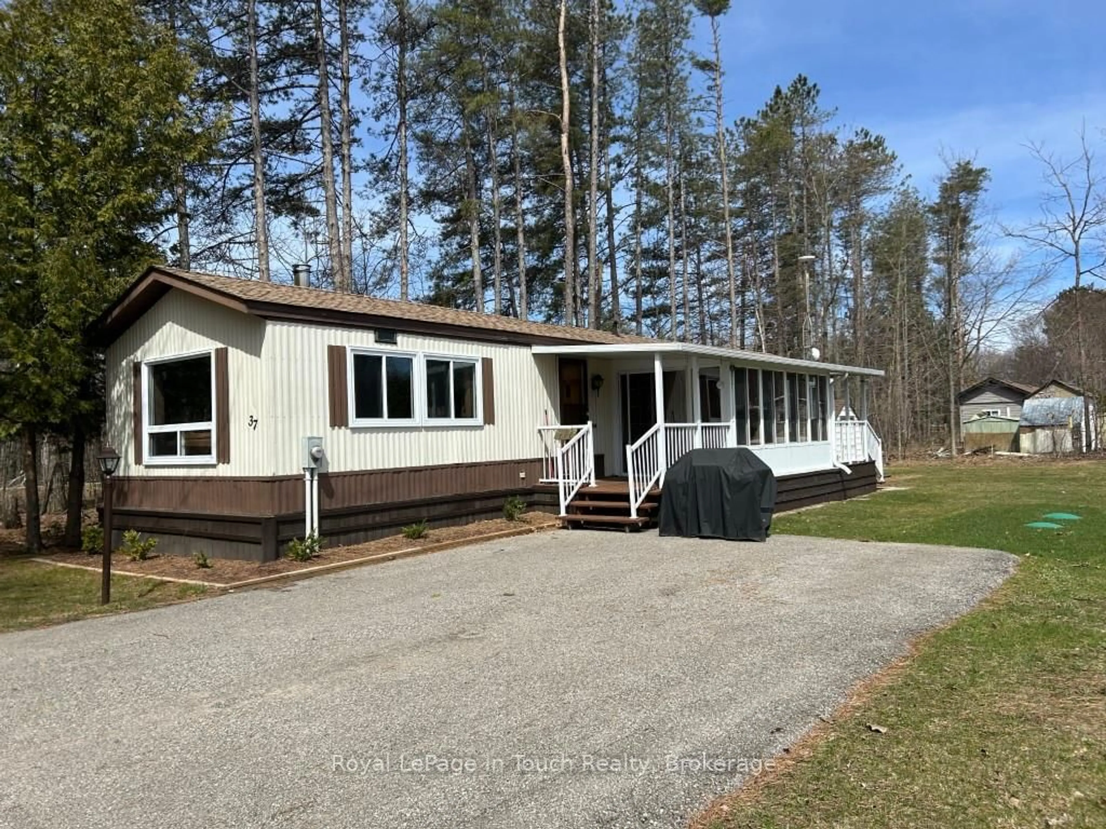 Home with vinyl exterior material, street for 5263 Elliott Sdrd #37, Tay Ontario L4R 4K3