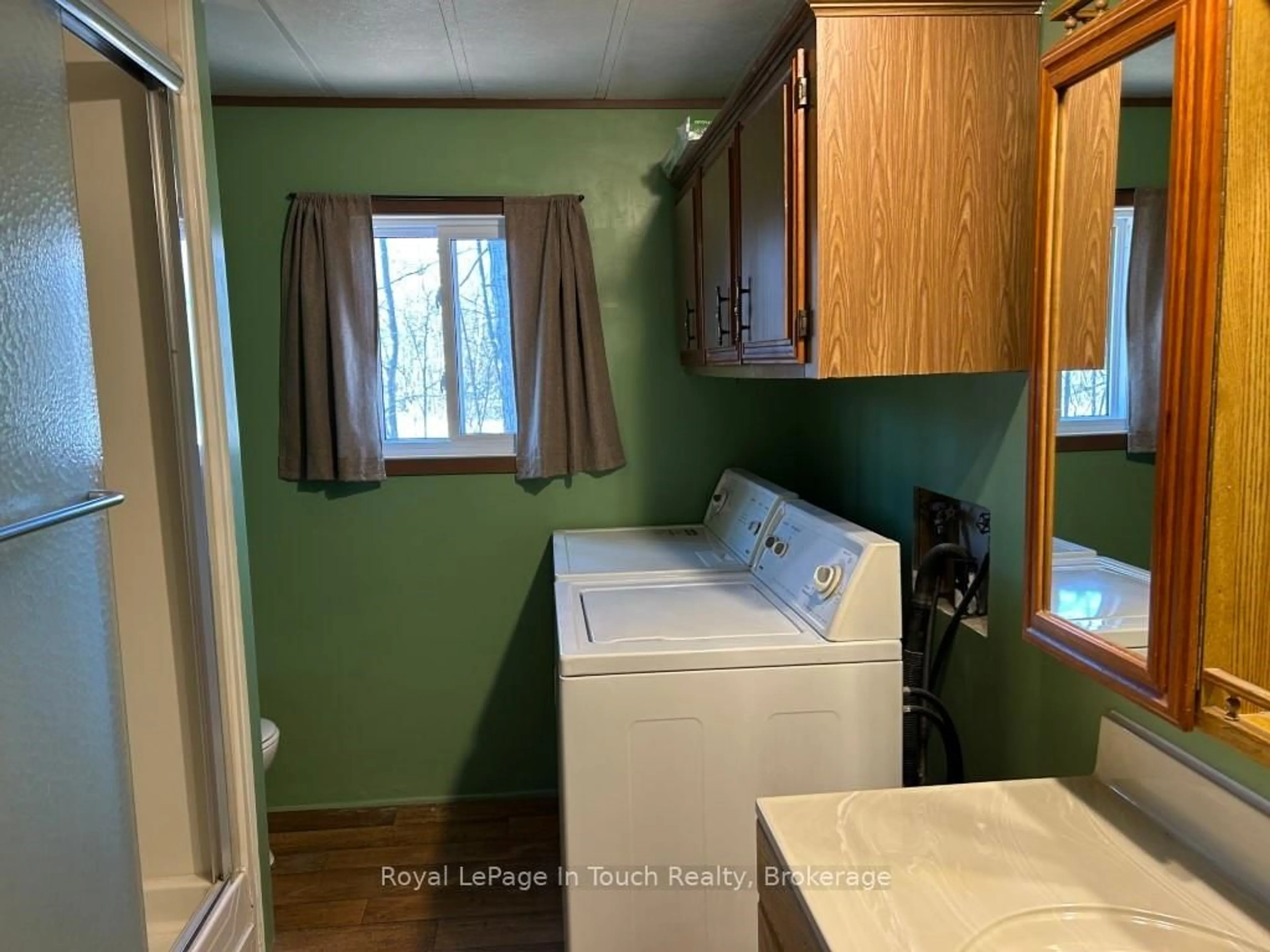 Laundry room for 5263 Elliott Sdrd #37, Tay Ontario L4R 4K3