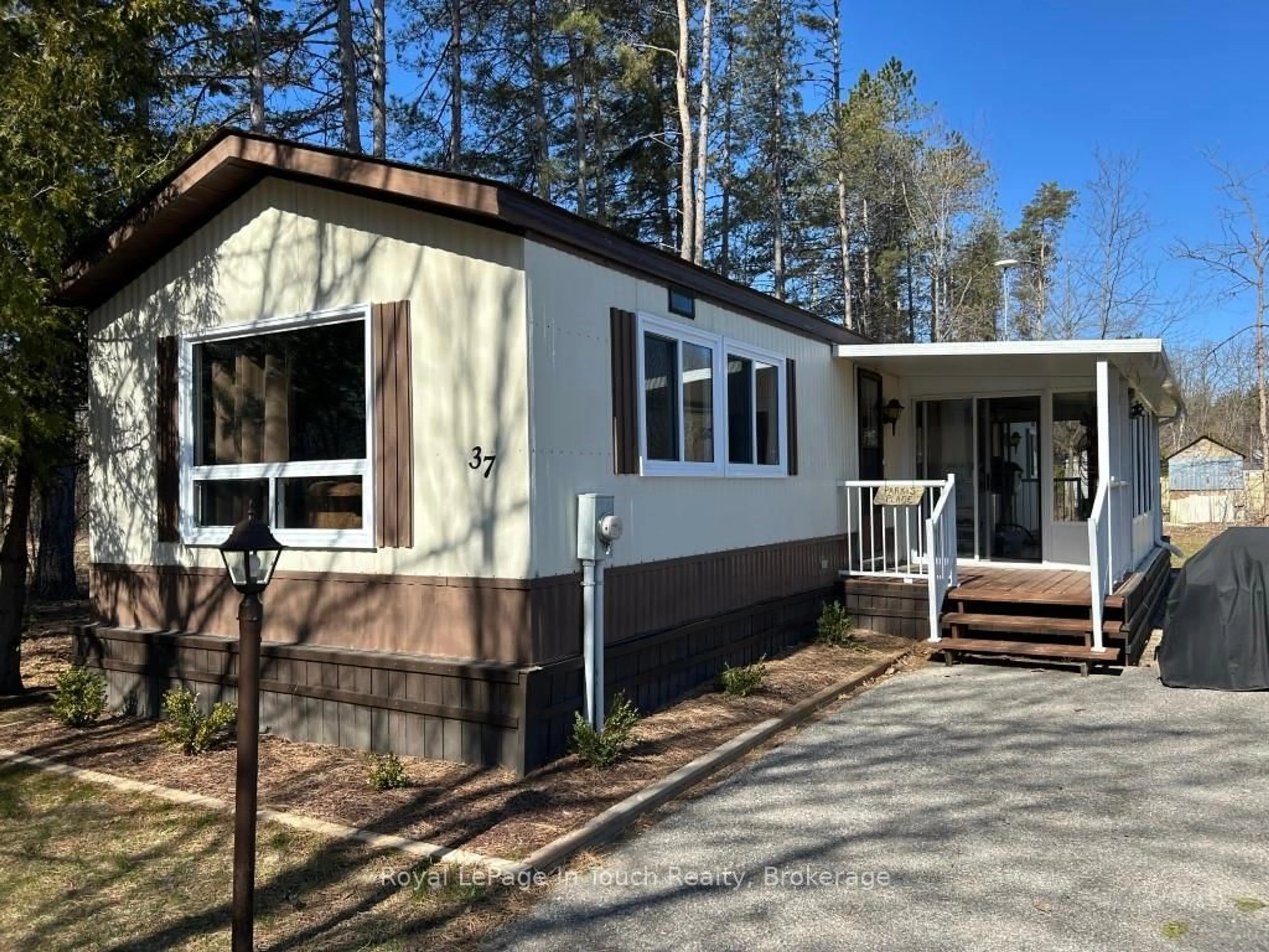 Home with vinyl exterior material, street for 5263 Elliott Sdrd #37, Tay Ontario L4R 4K3