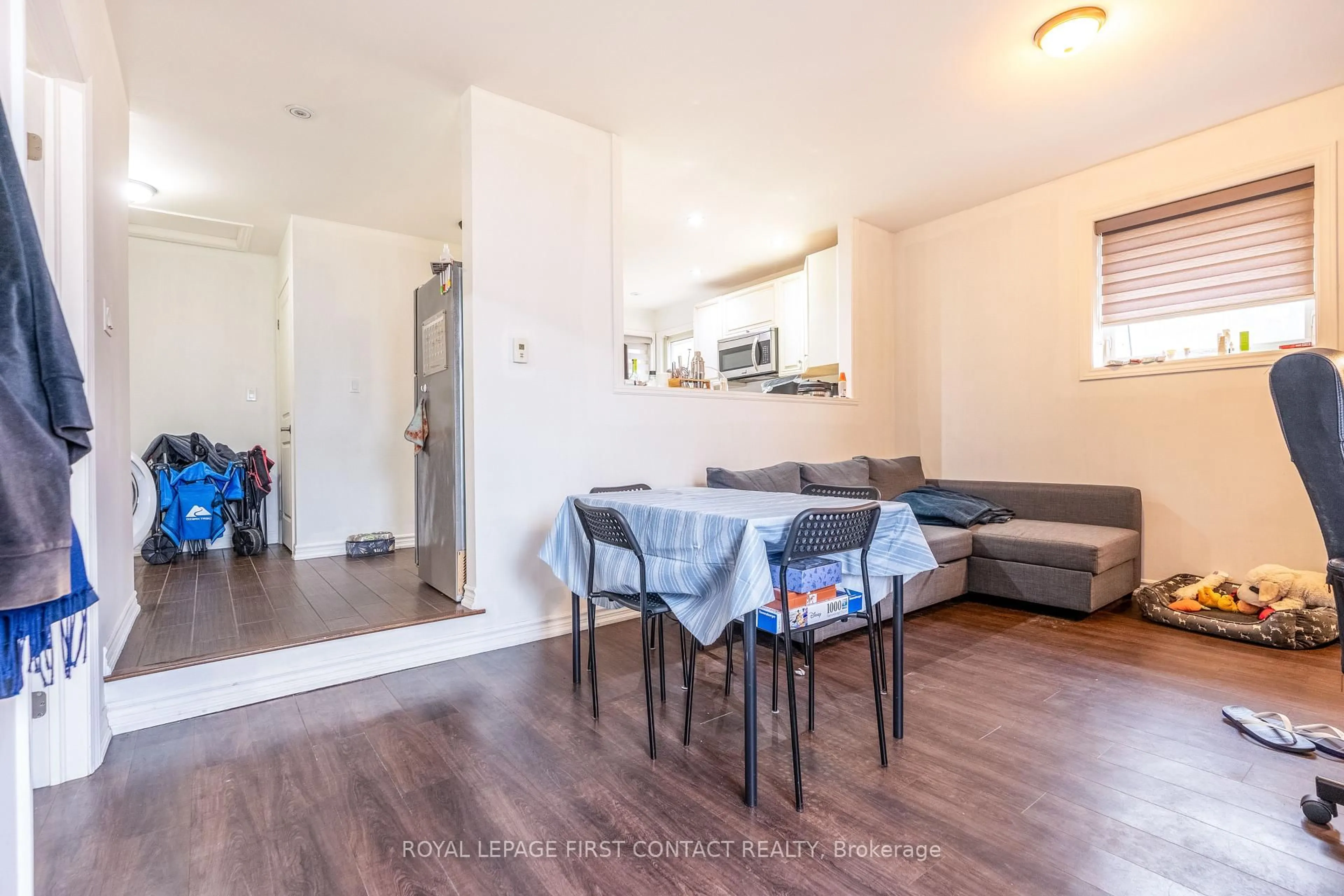 A pic of a room for 180 Blake St, Barrie Ontario L4M 1K3