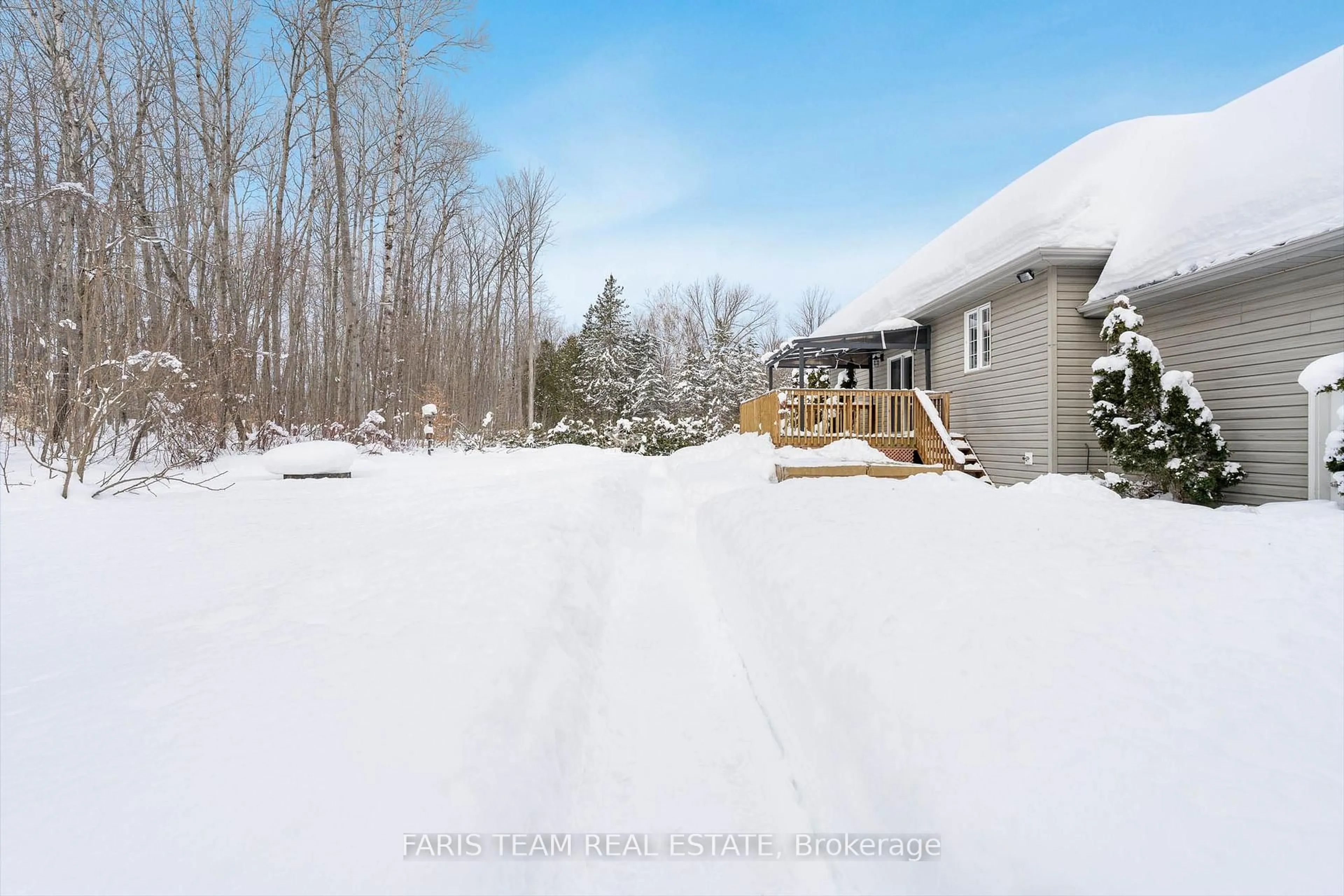 Patio, mountain view for 80 Wozniak Rd, Penetanguishene Ontario L9M 1W5