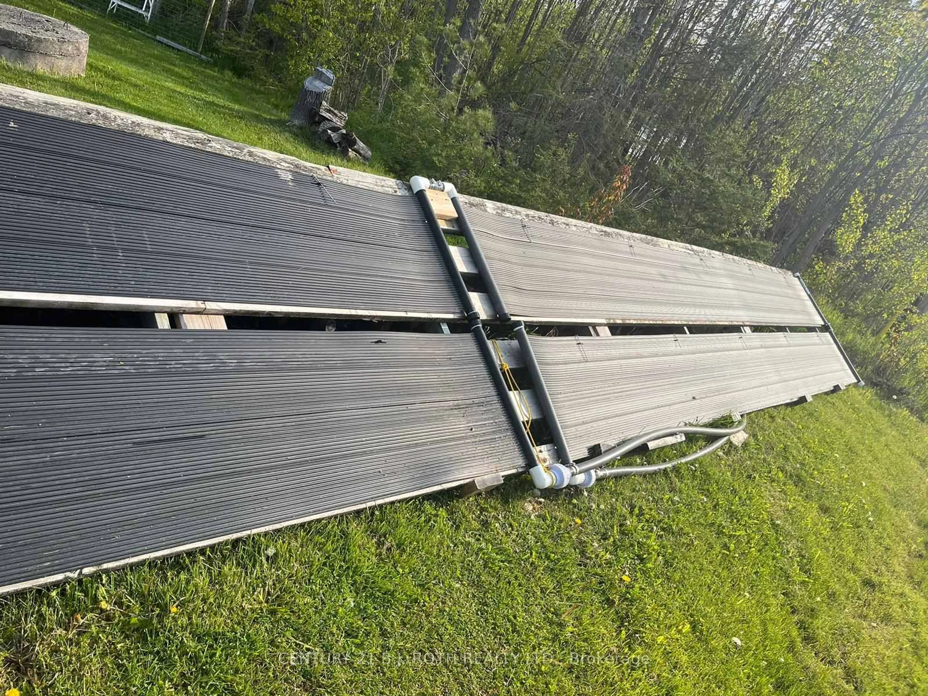 A pic from outside/outdoor area/front of a property/back of a property/a pic from drone, unknown for 1572 Laughlin Falls Rd, Severn Ontario L0K 1E0