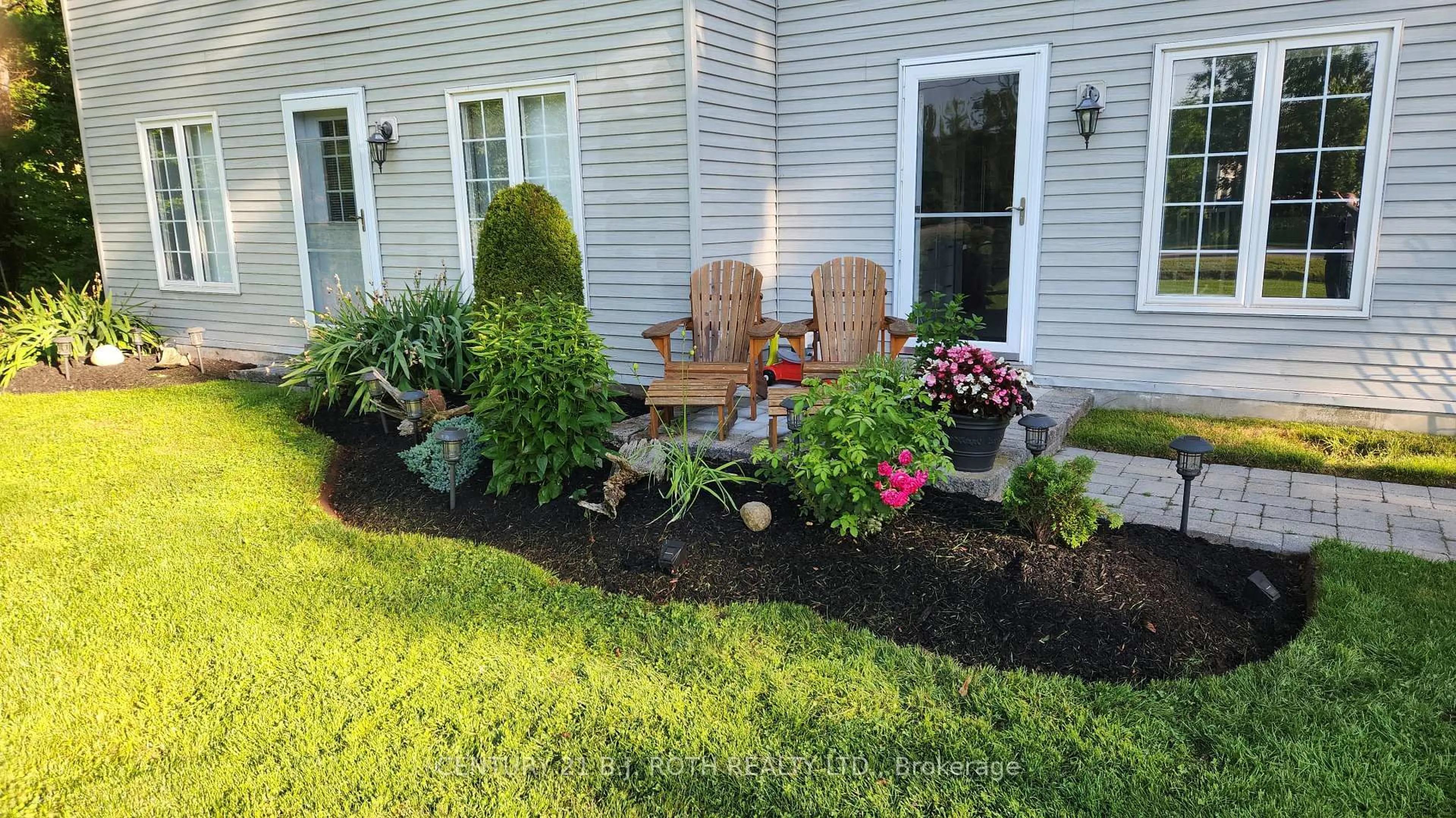 Patio, street for 1572 Laughlin Falls Rd, Severn Ontario L0K 1E0