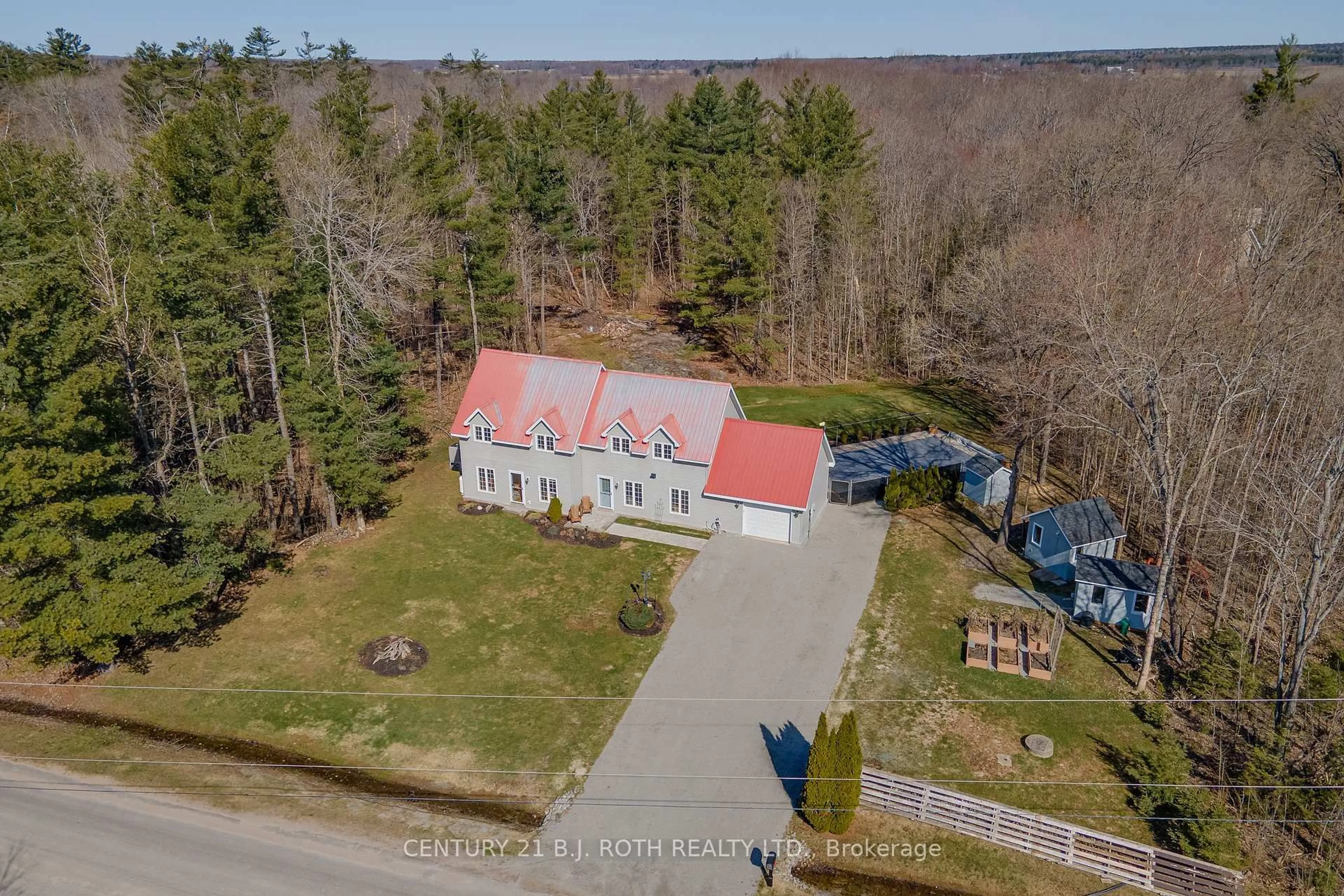 A pic from outside/outdoor area/front of a property/back of a property/a pic from drone, street for 1572 Laughlin Falls Rd, Severn Ontario L0K 1E0