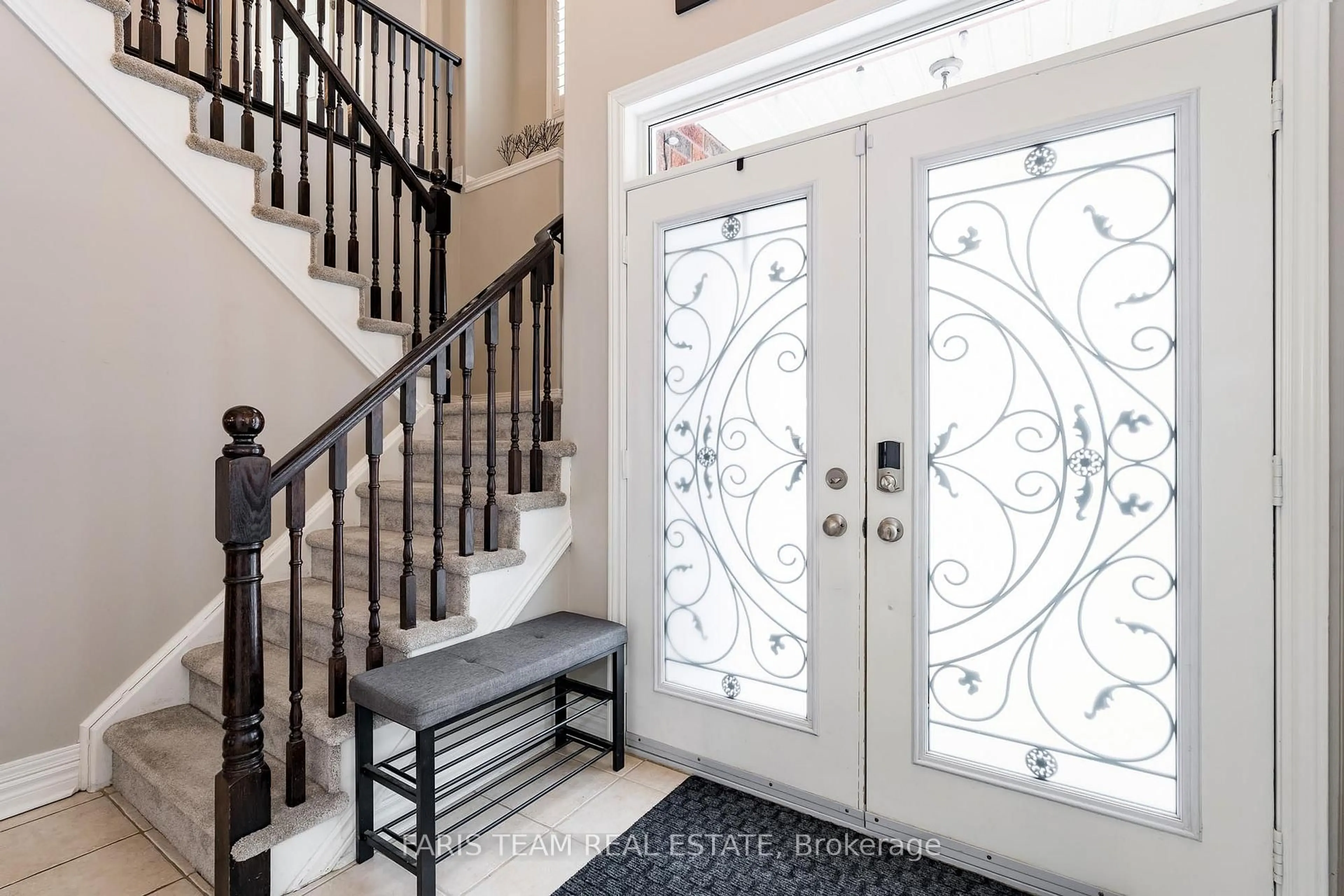 Indoor entryway for 54 Parisian Cres, Barrie Ontario L4N 0Y9
