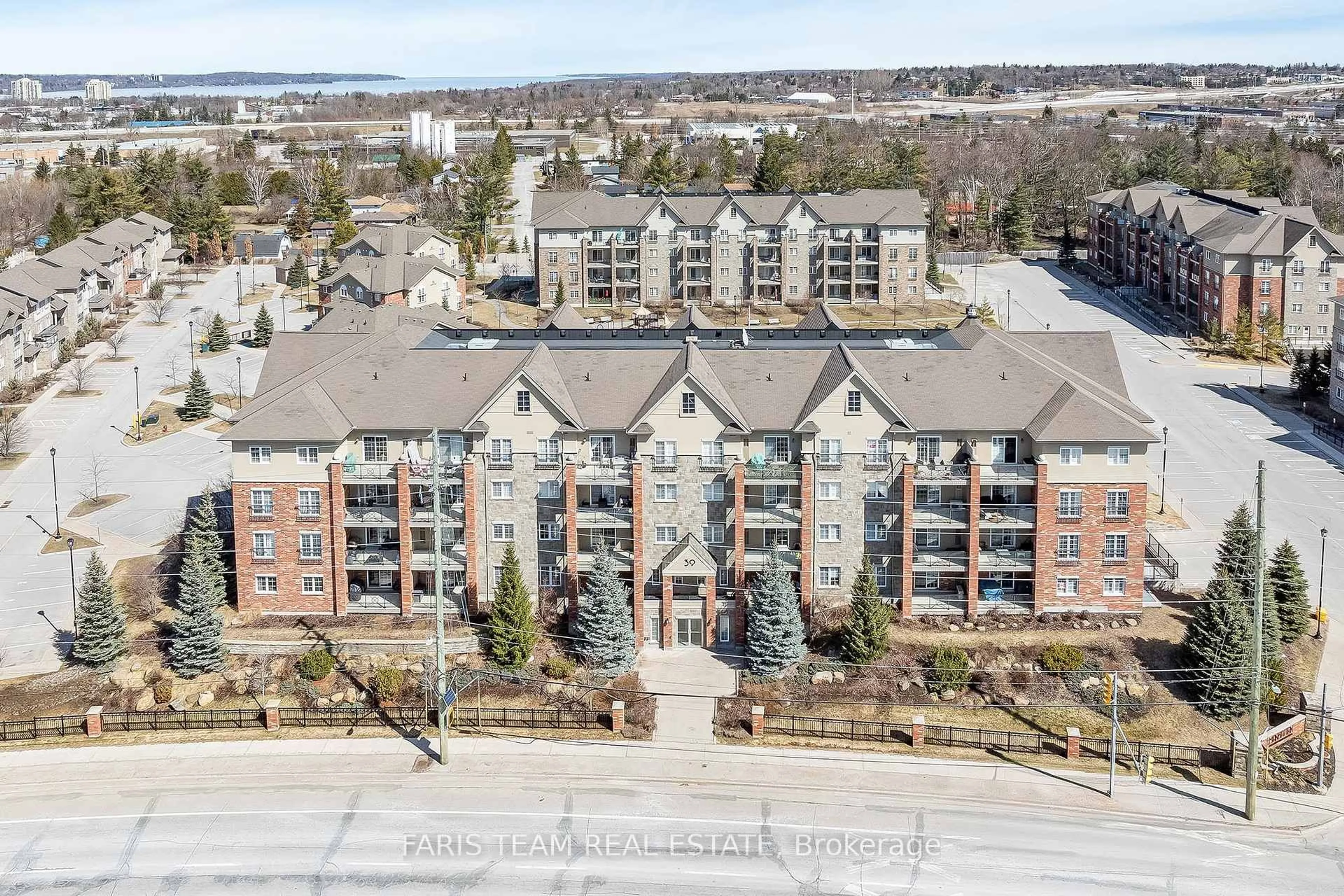 A pic from outside/outdoor area/front of a property/back of a property/a pic from drone, unknown for 39 Ferndale Dr #301, Barrie Ontario L4N 5T5