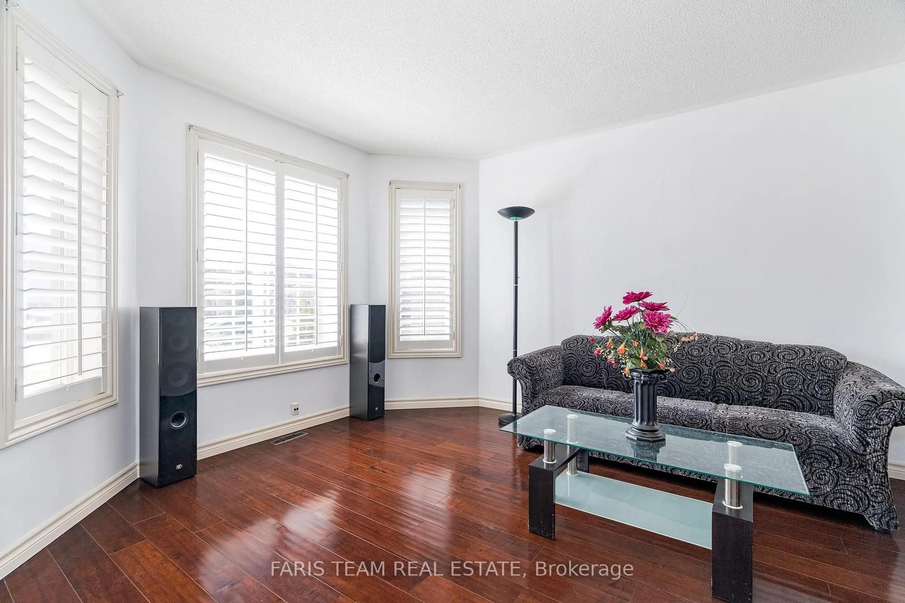 Living room with furniture, wood/laminate floor for 67 Kenwell Cres, Barrie Ontario L4N 0A3