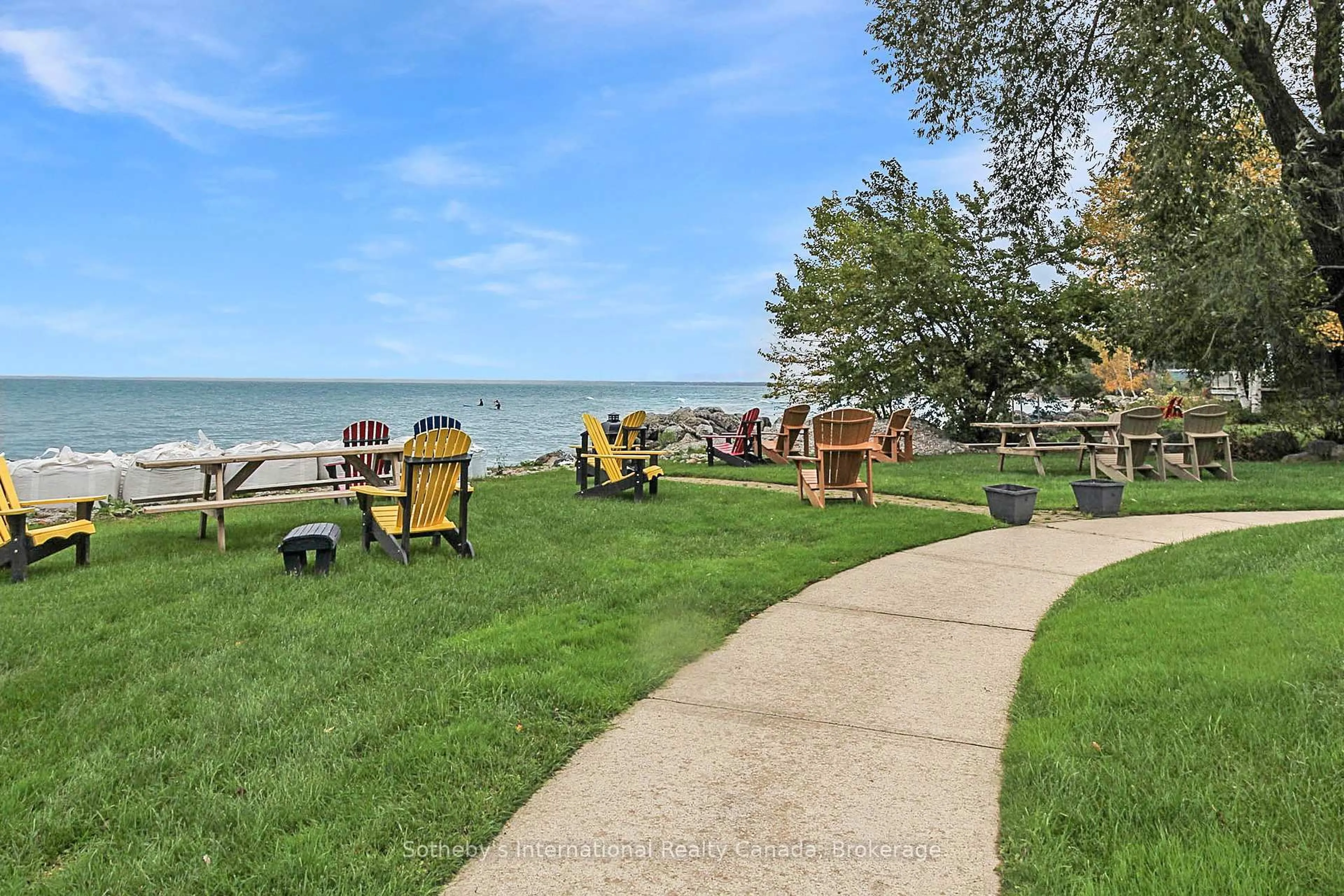 Patio, water/lake/river/ocean view for 16 Raglan St #402, Collingwood Ontario L9Y 4Y2