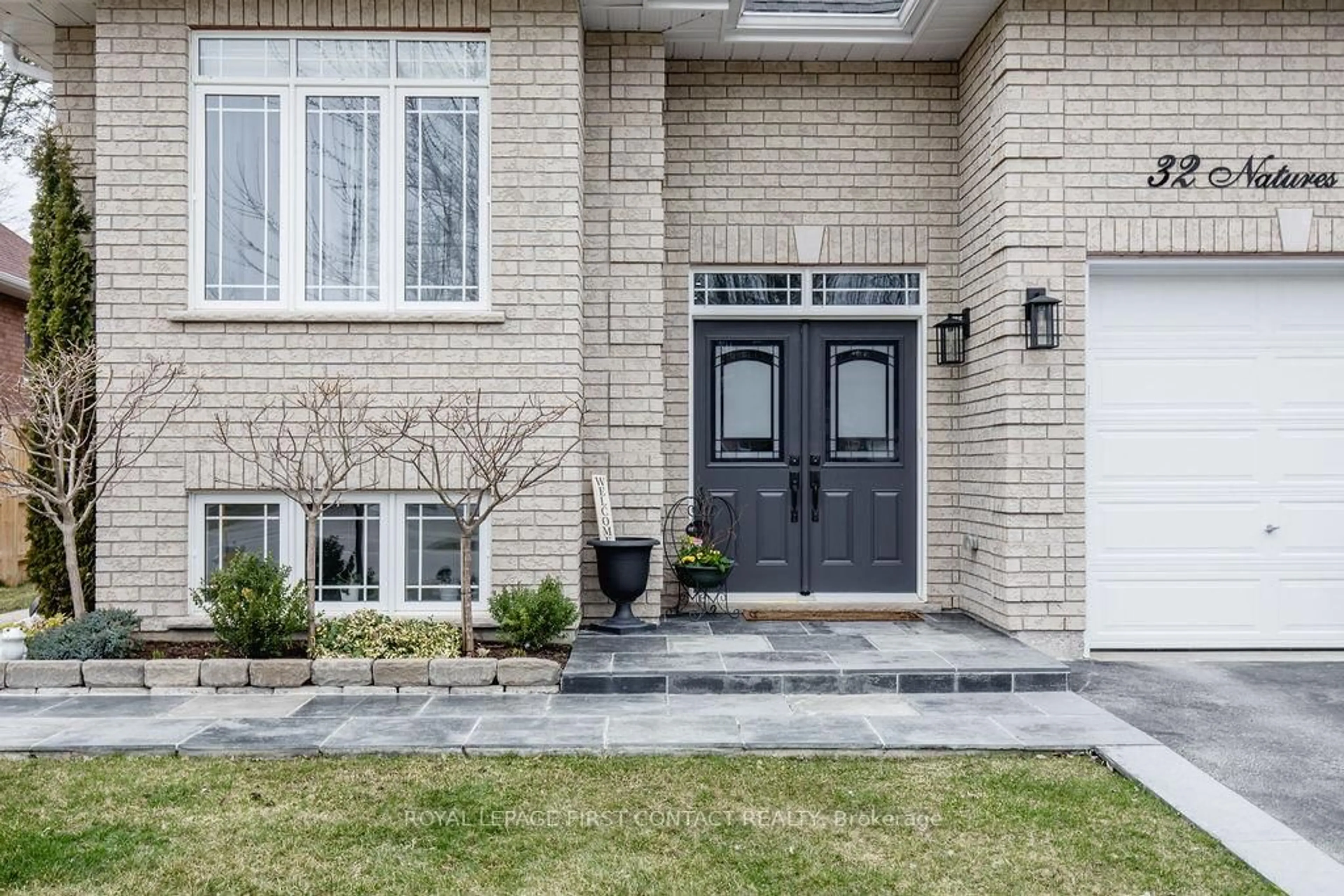 Home with brick exterior material, street for 32 Natures Tr, Wasaga Beach Ontario L9Z 0H4