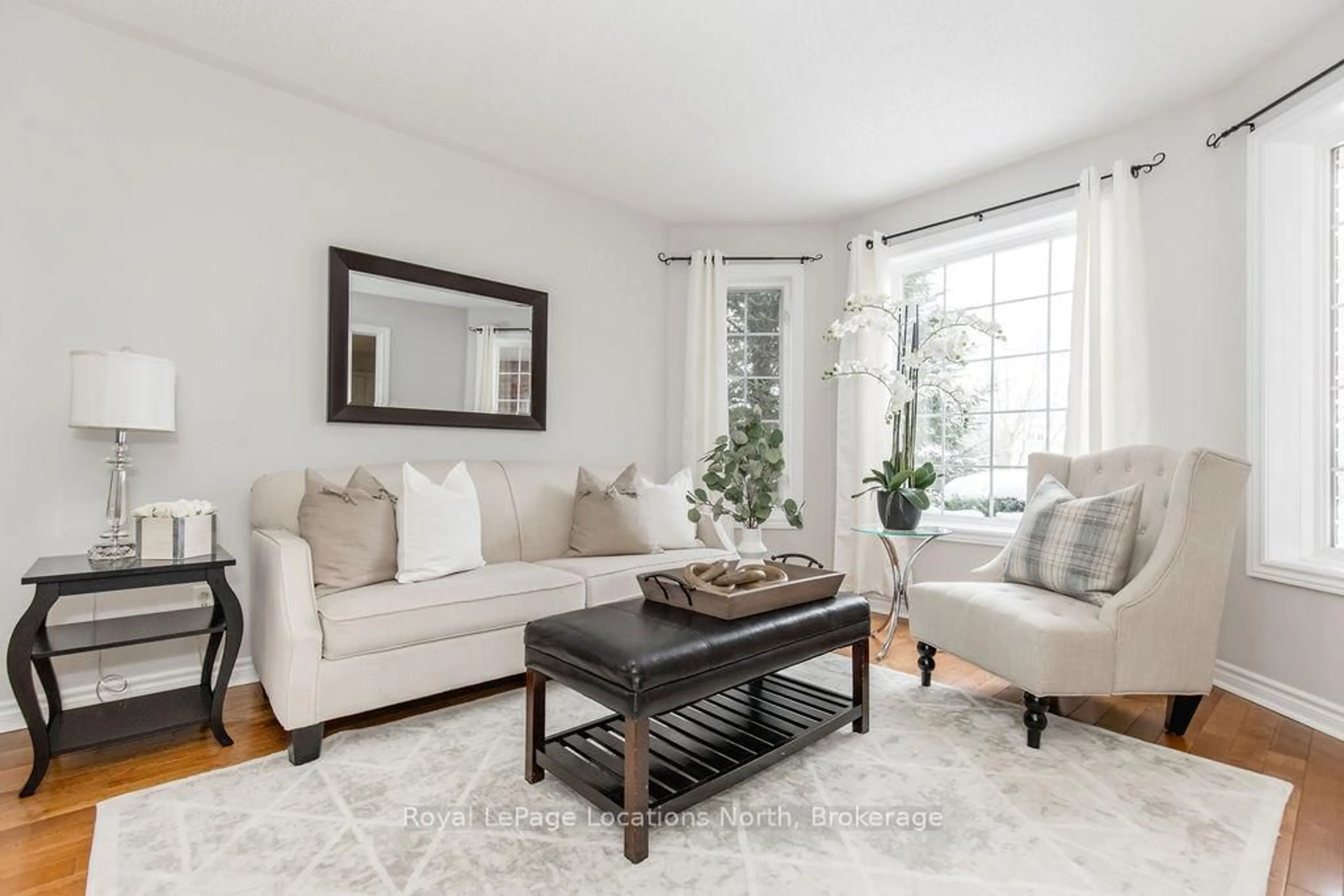 Living room with furniture, unknown for 45 Holly Meadow Rd, Barrie Ontario L4N 0E2