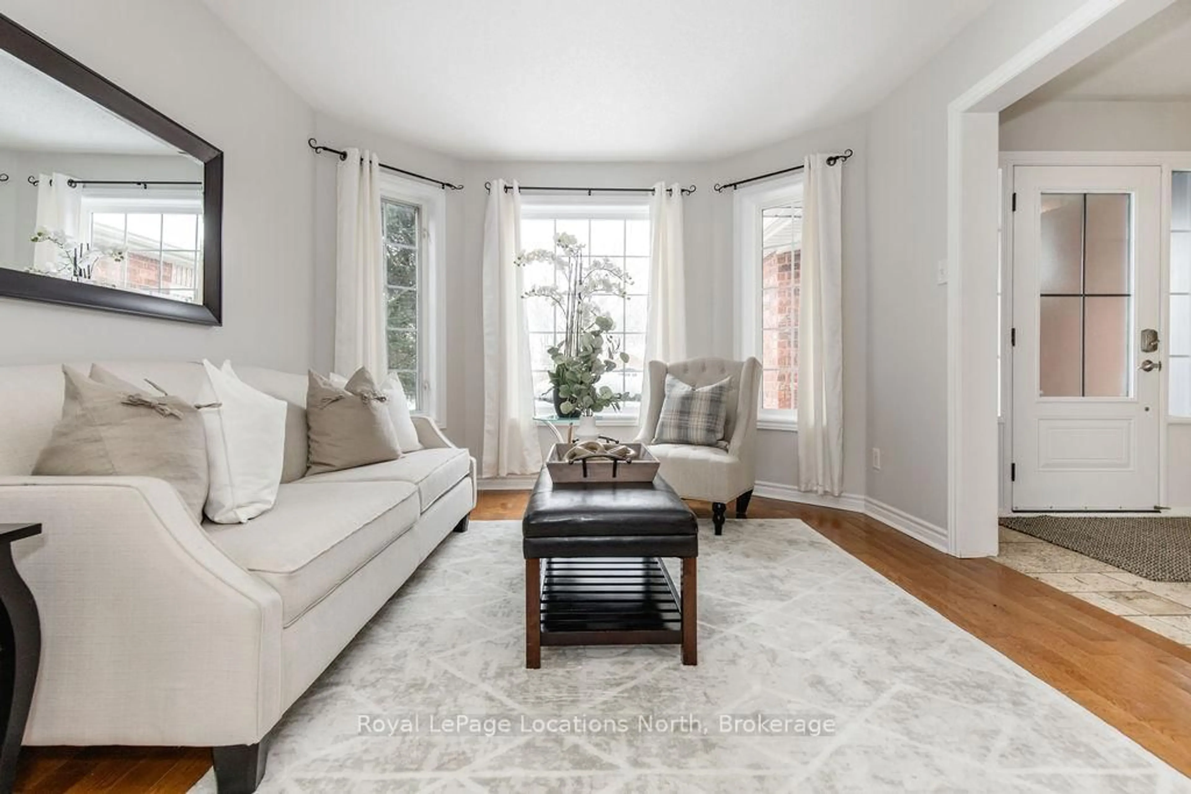 Living room with furniture, carpet floor for 45 Holly Meadow Rd, Barrie Ontario L4N 0E2