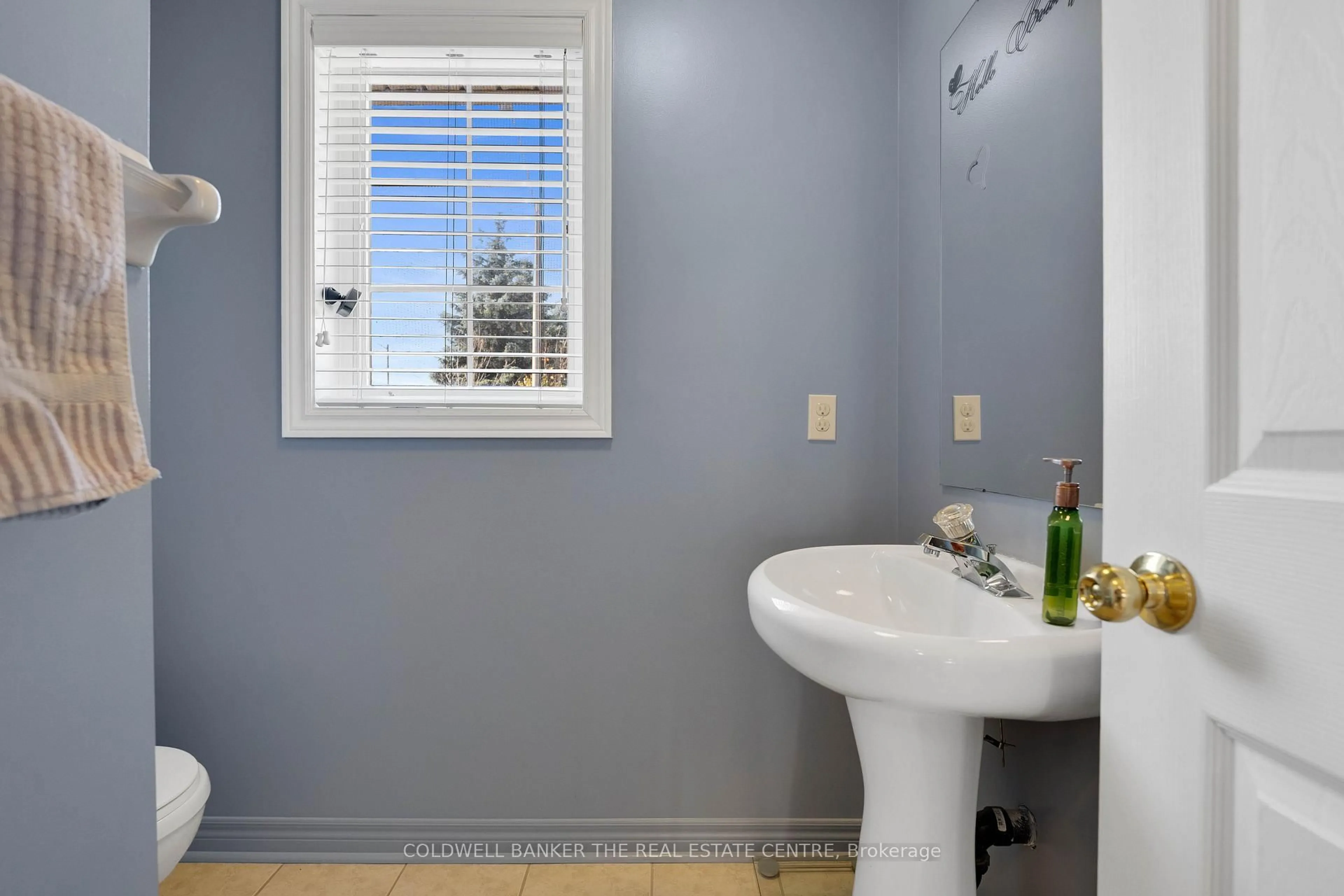 Standard bathroom, ceramic/tile floor for 430 Mapleview Dr #34, Barrie Ontario L4N 0R9