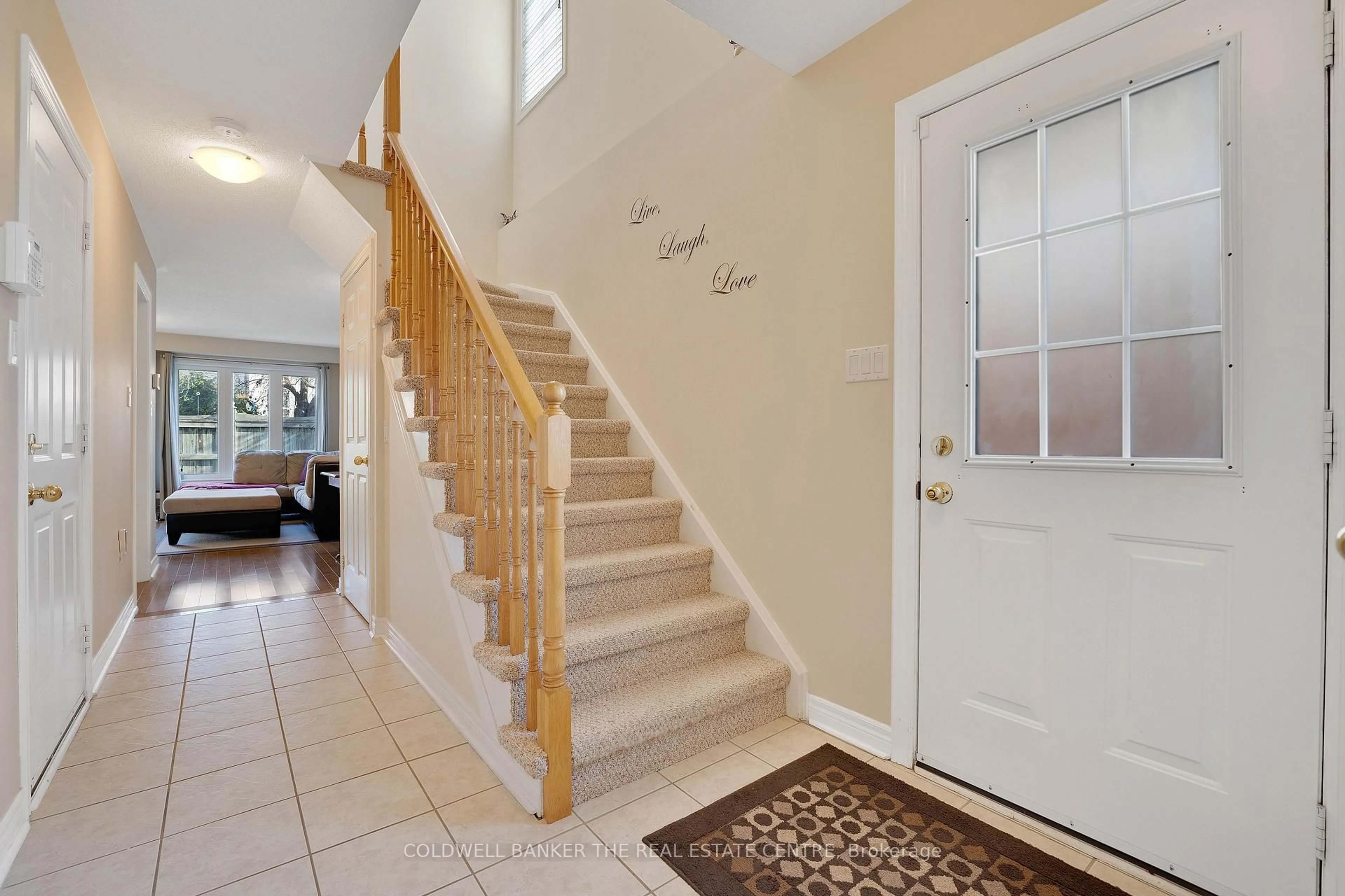 Indoor foyer for 430 Mapleview Dr #34, Barrie Ontario L4N 0R9