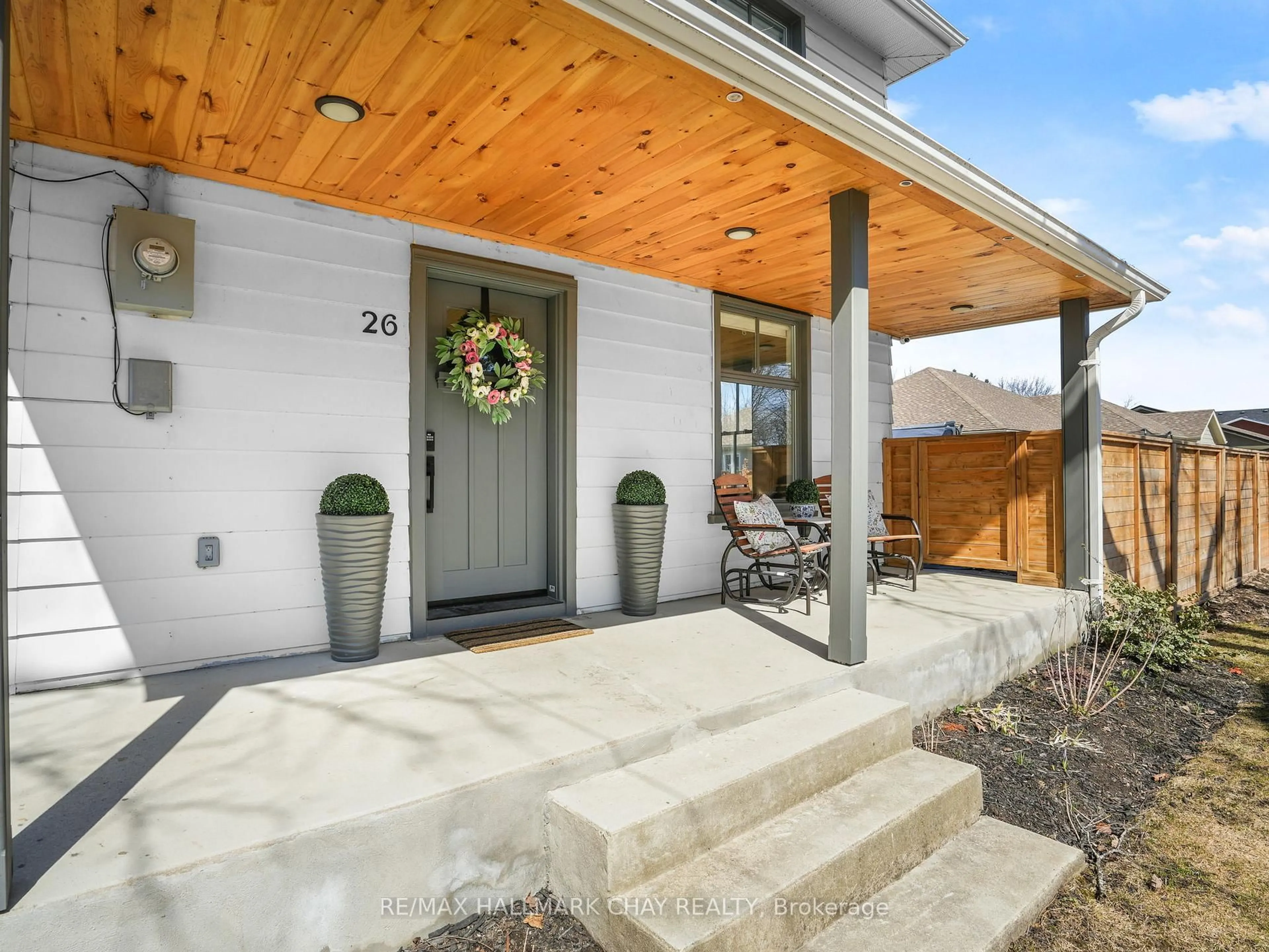 Indoor entryway for 26 EDWARD St, Clearview Ontario L0M 1G0