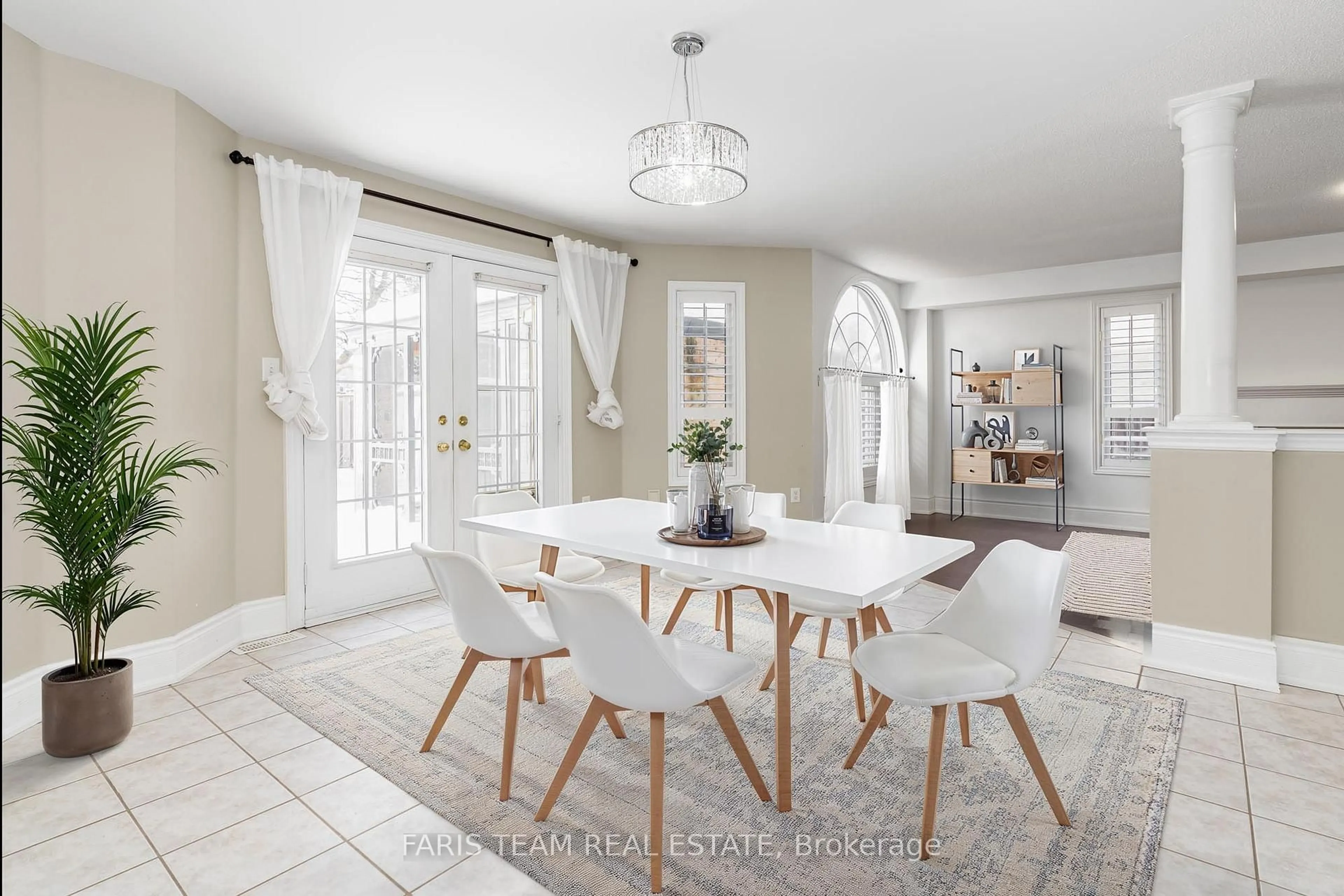 Dining room, ceramic/tile floor for 10 Rebecca Crt, Barrie Ontario L4N 0V5