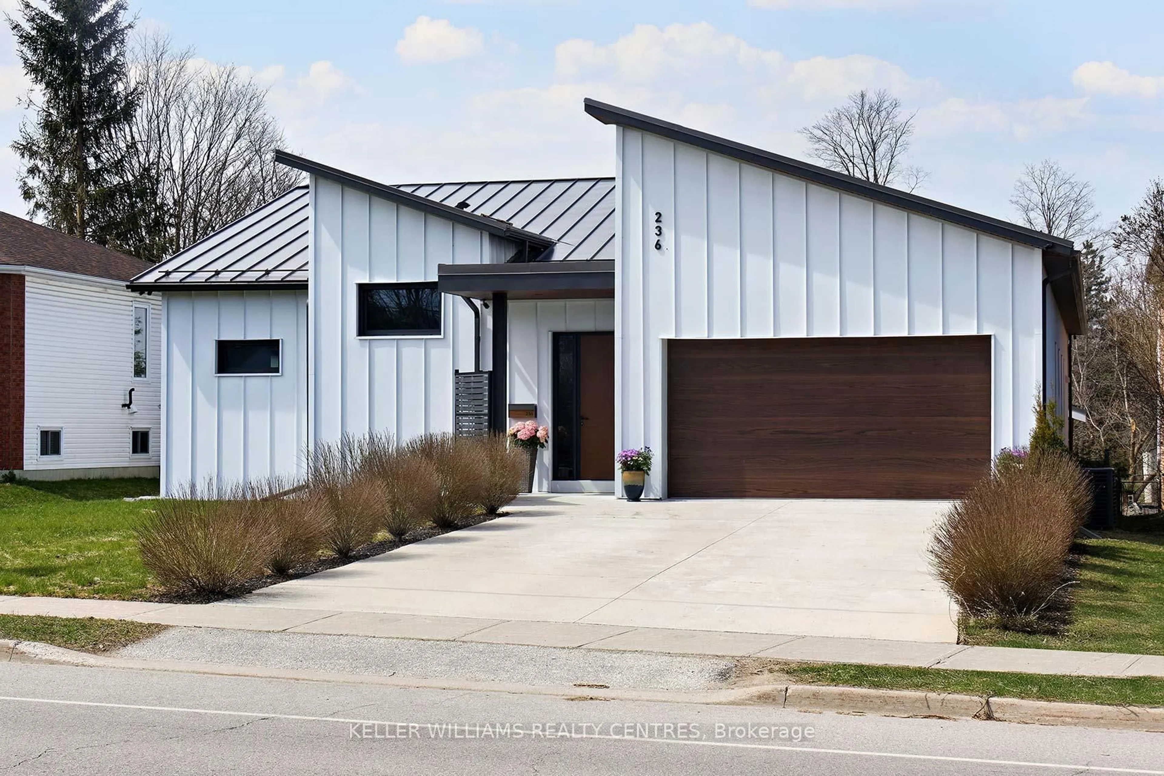 Home with brick exterior material, street for 236 Cox Mill Rd, Barrie Ontario L4N 4G5