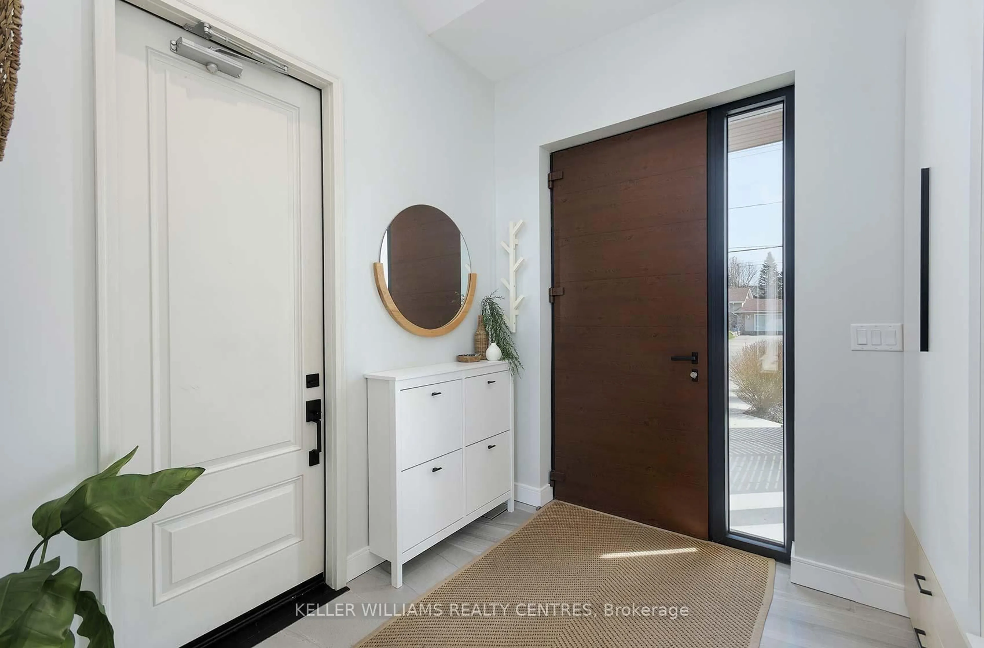 Indoor entryway for 236 Cox Mill Rd, Barrie Ontario L4N 4G5