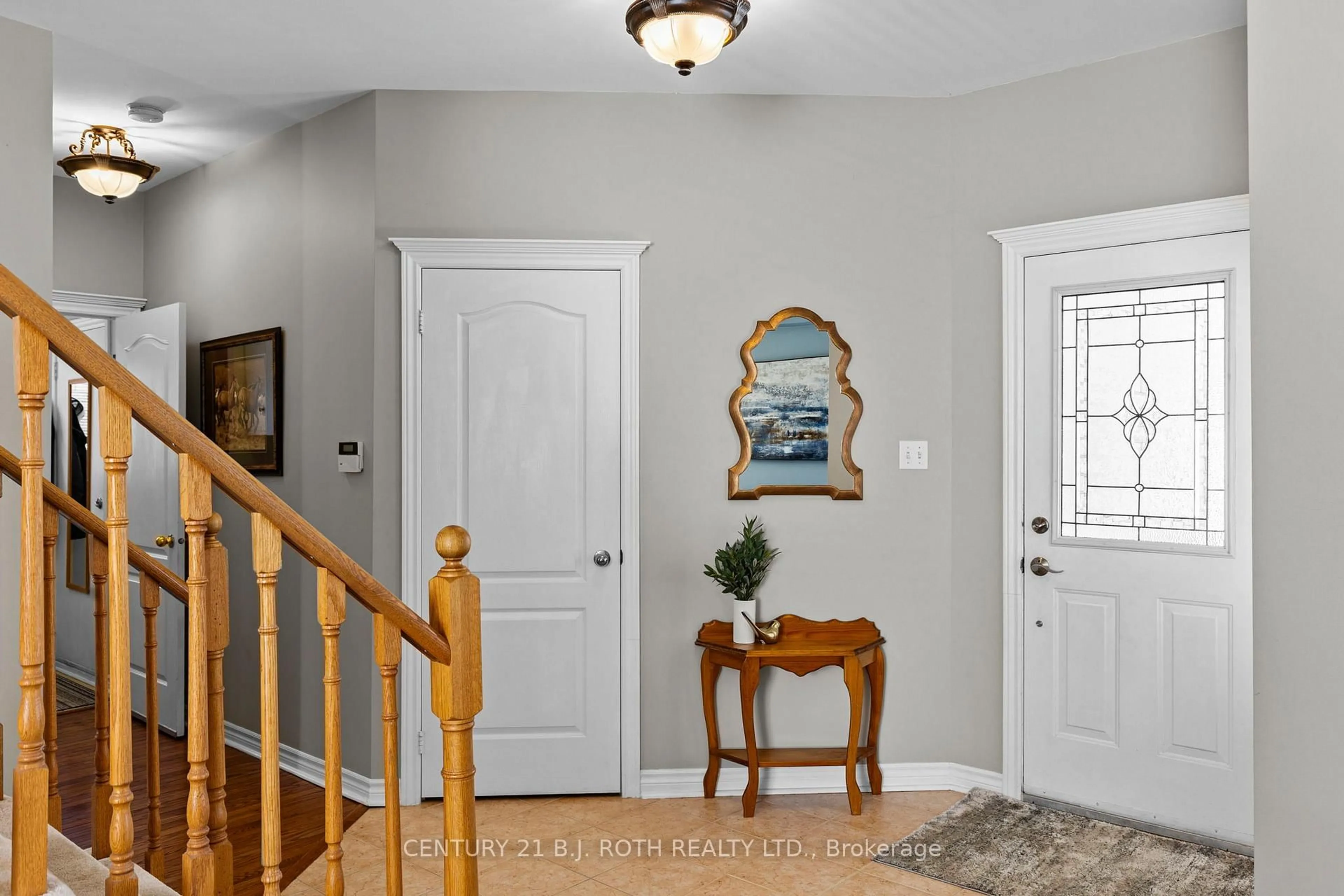 Indoor entryway for 126 BRUCKER Rd, Barrie Ontario L4N 8H8