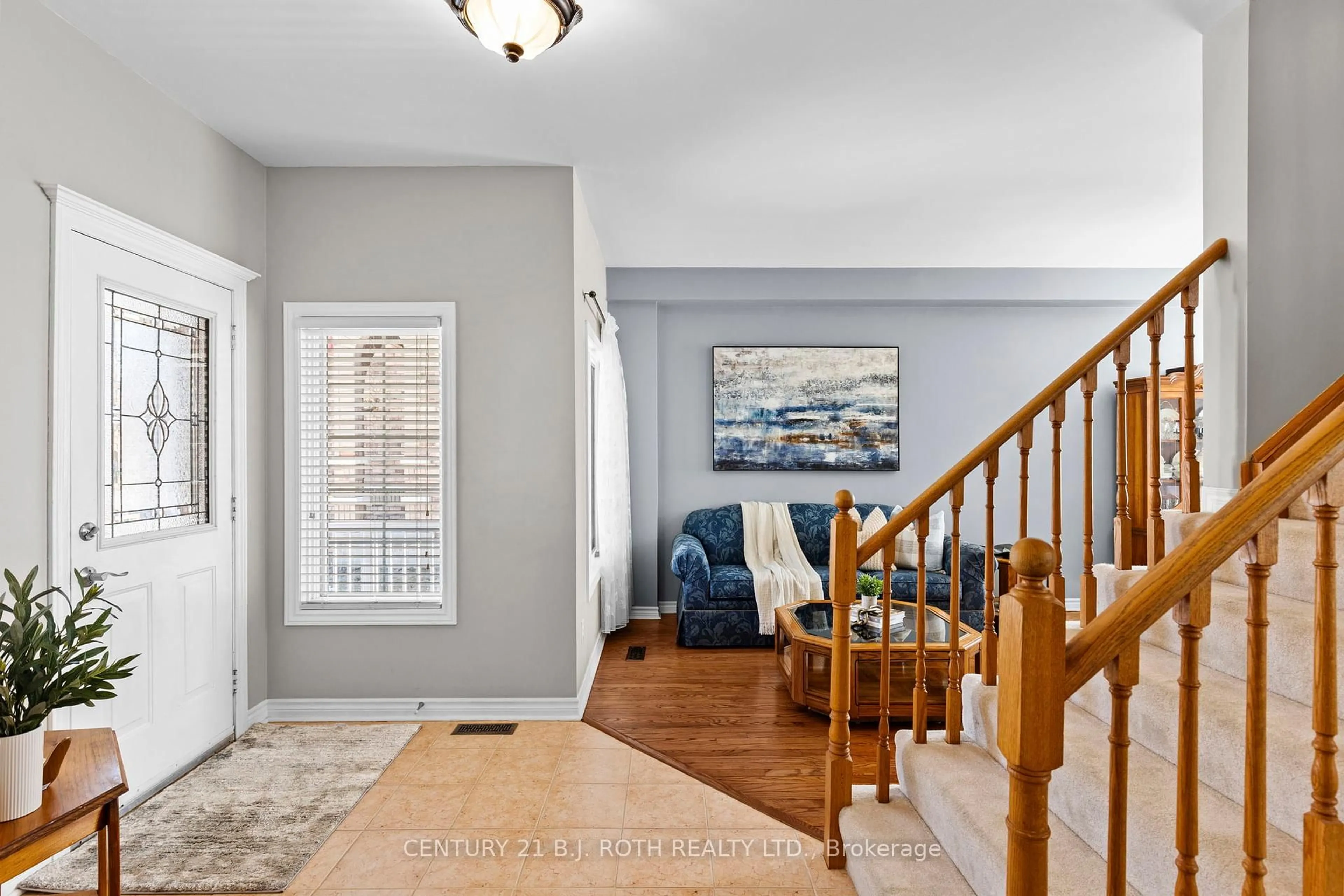 Indoor entryway for 126 BRUCKER Rd, Barrie Ontario L4N 8H8