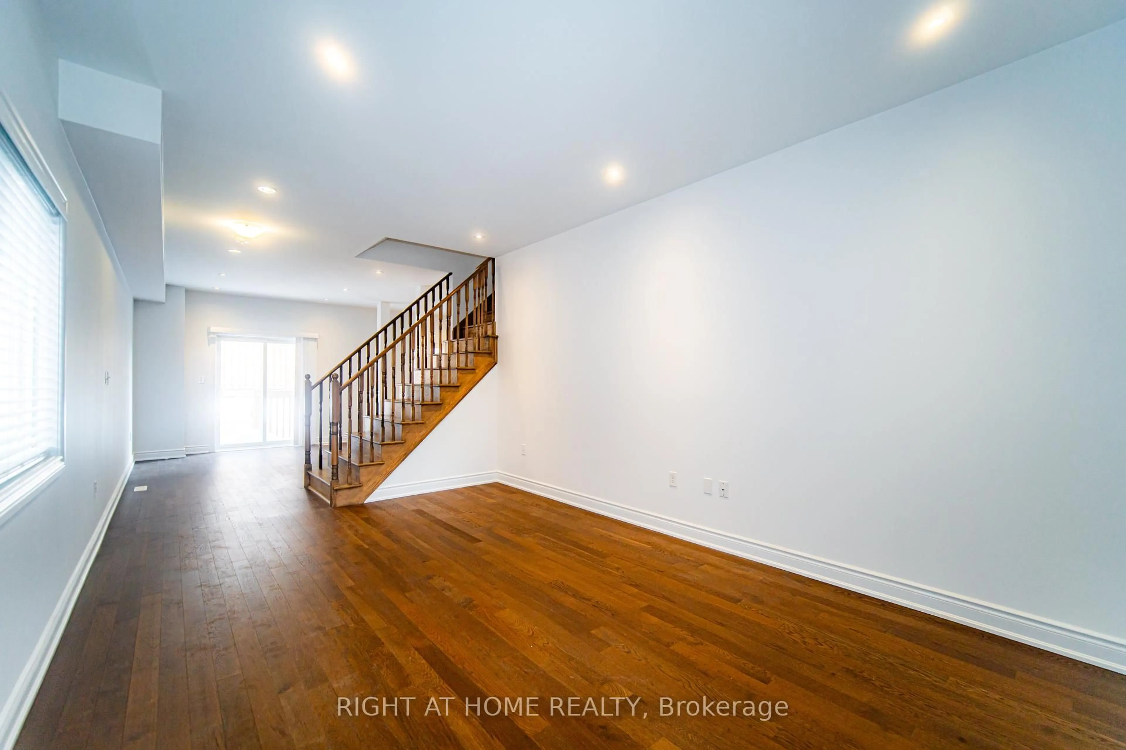 Unknown for 31 Brown Bear St, Barrie Ontario L9J 0H7