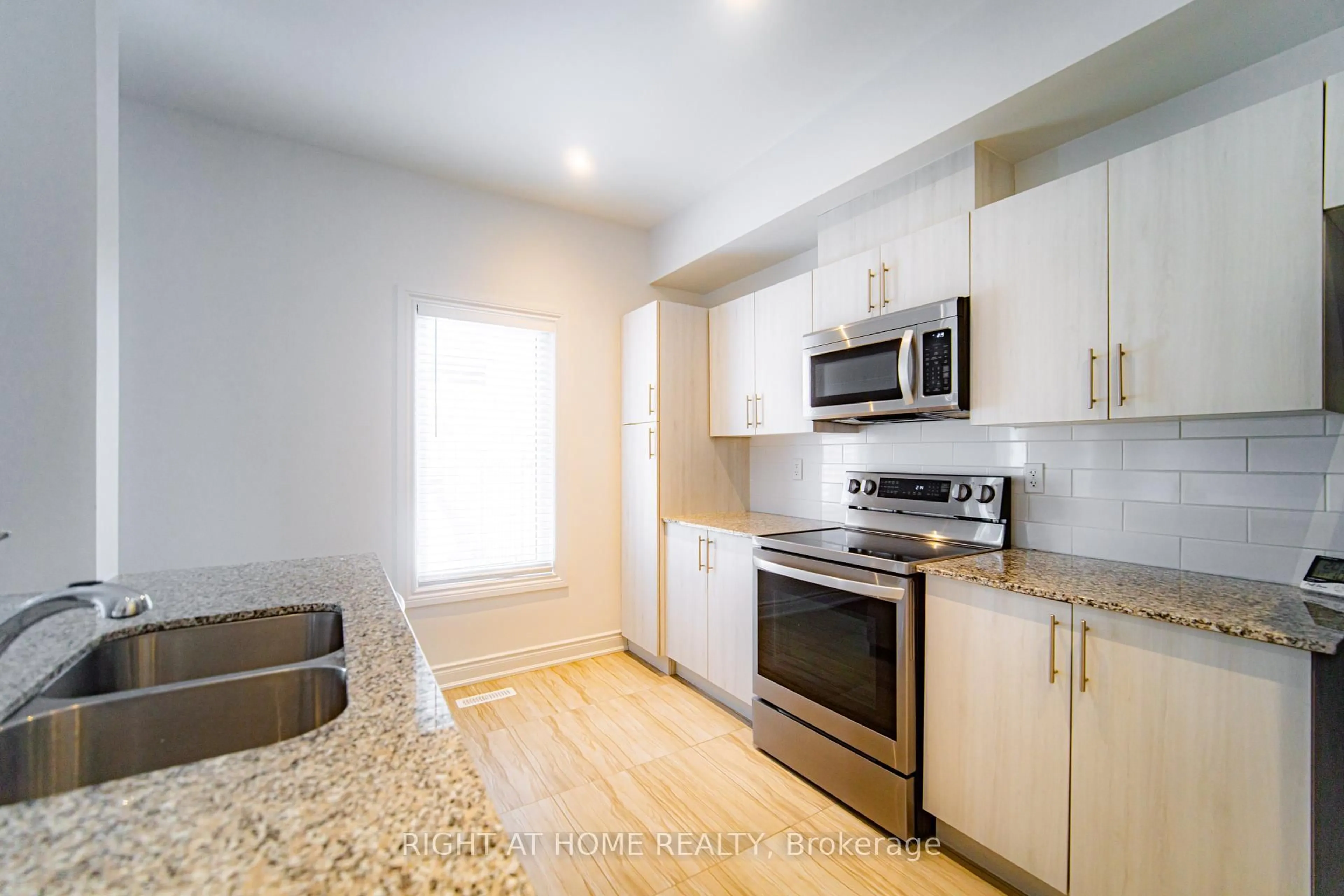 Open concept kitchen, unknown for 31 Brown Bear St, Barrie Ontario L9J 0H7