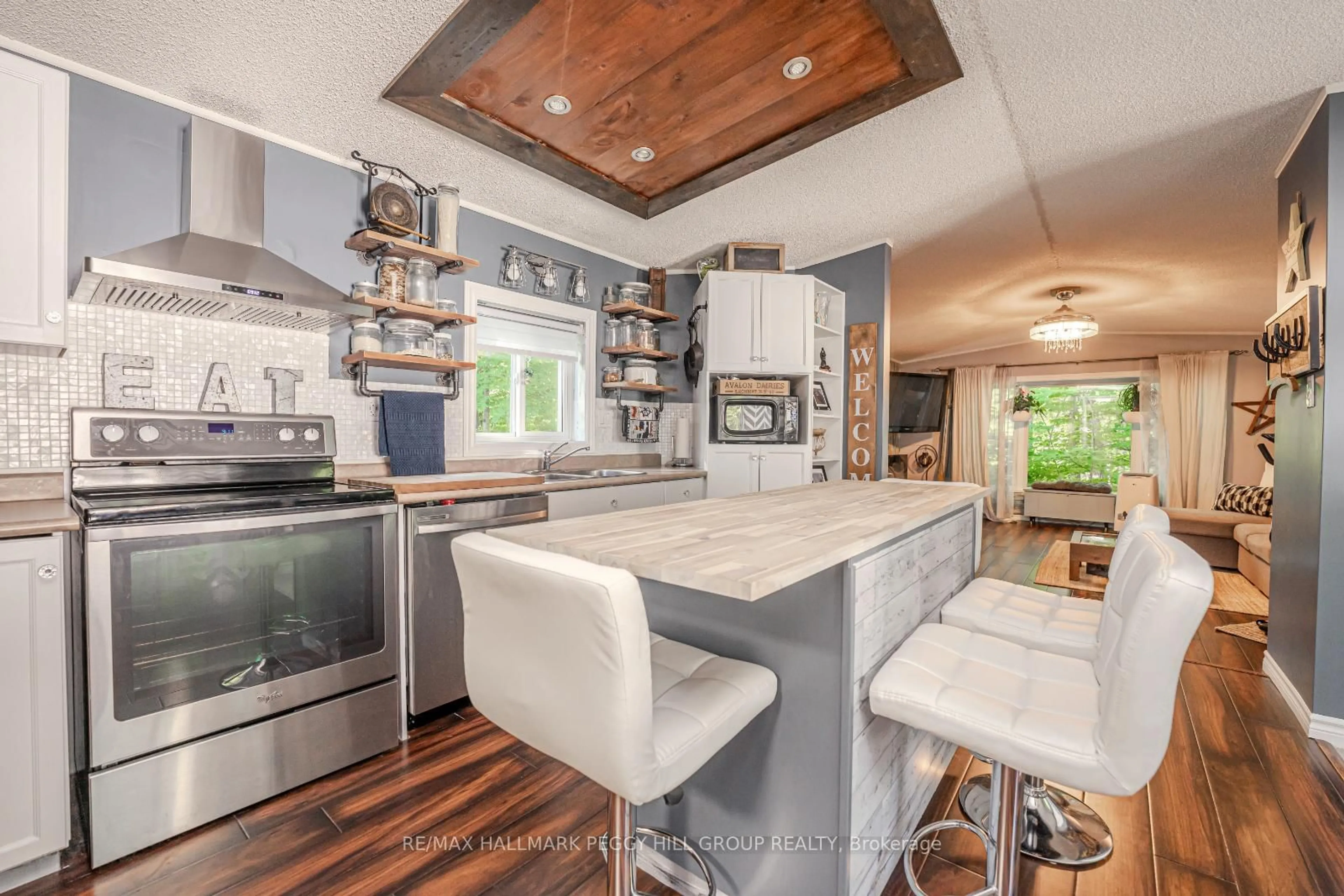 Open concept kitchen, ceramic/tile floor for 7498 Island Cres, Ramara Ontario L0K 2B0