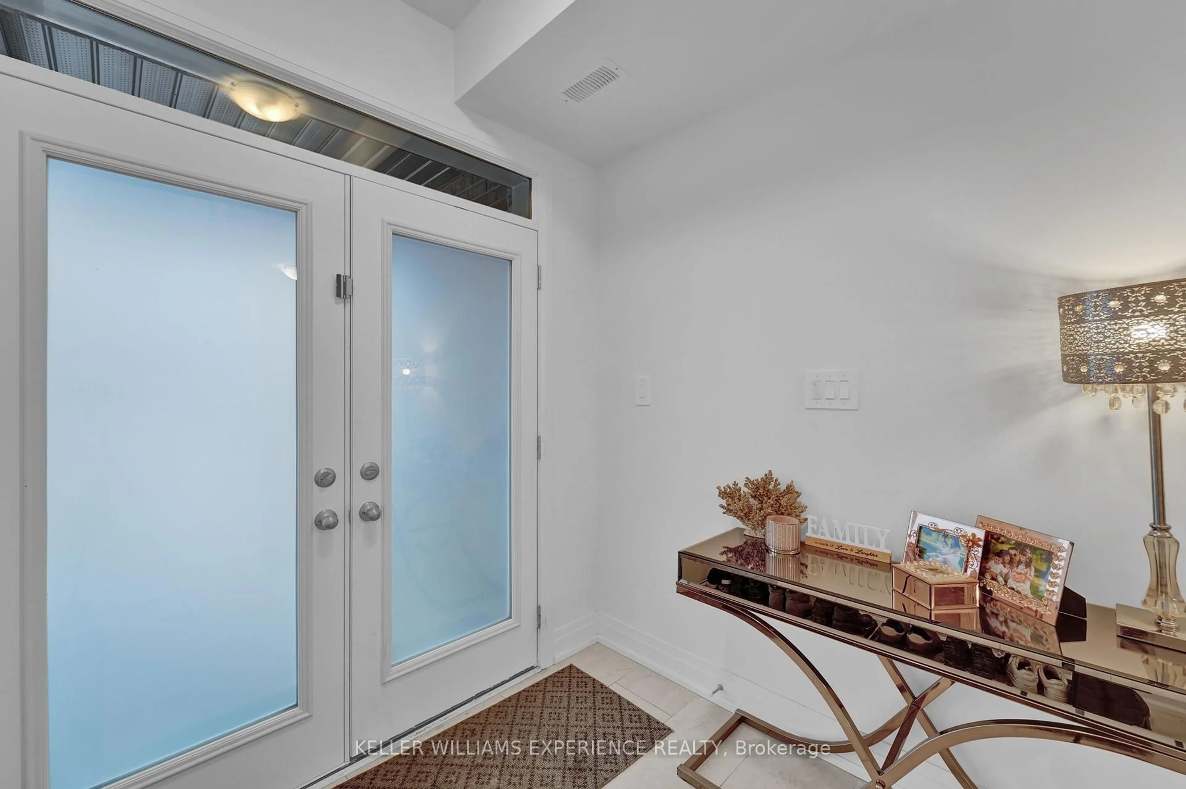Indoor entryway for 25 Paddington Grve, Barrie Ontario L9J 0J3