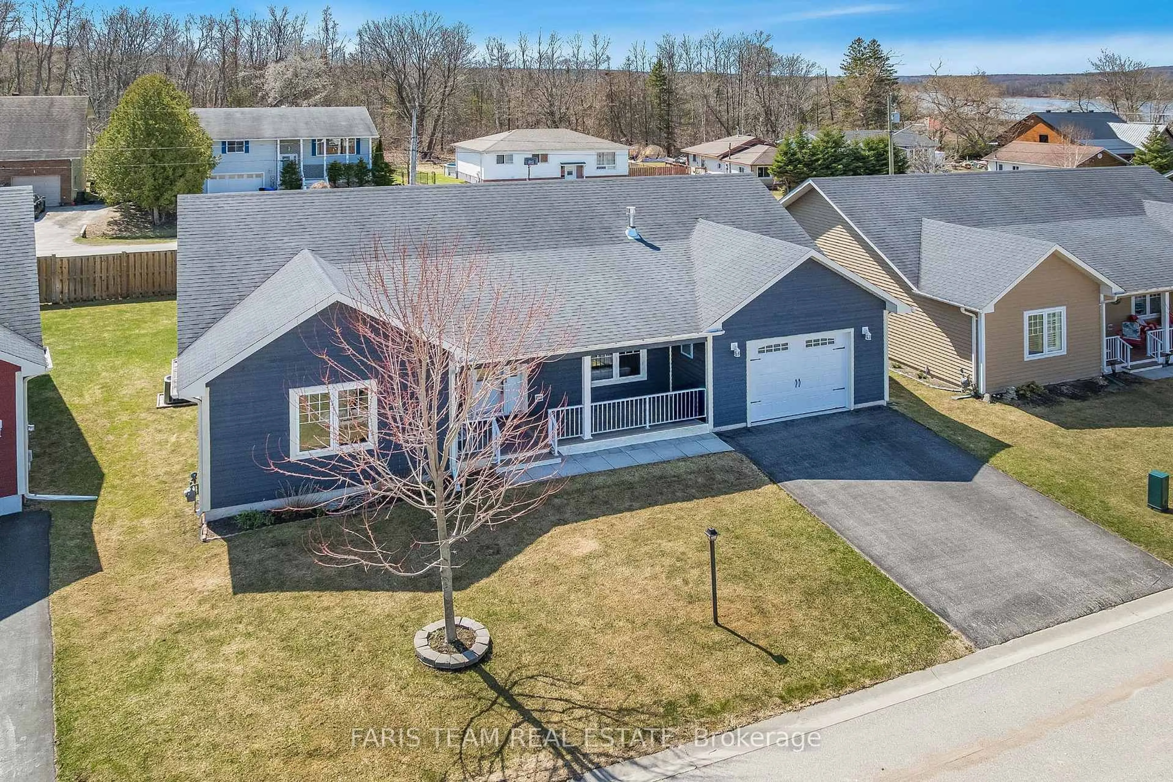 A pic from outside/outdoor area/front of a property/back of a property/a pic from drone, street for 18 Grew Cres, Penetanguishene Ontario L9M 1E7