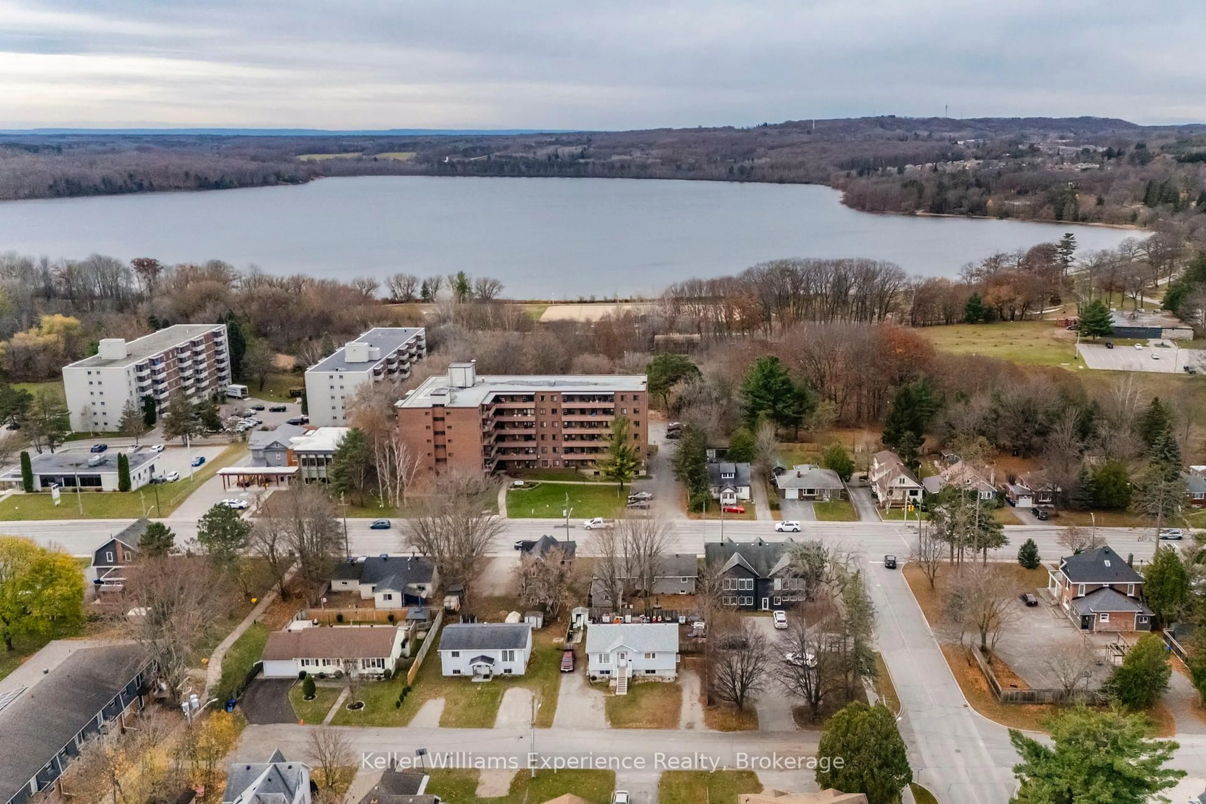 A pic from outside/outdoor area/front of a property/back of a property/a pic from drone, water/lake/river/ocean view for 538 NELSON St, Midland Ontario L4R 4W3