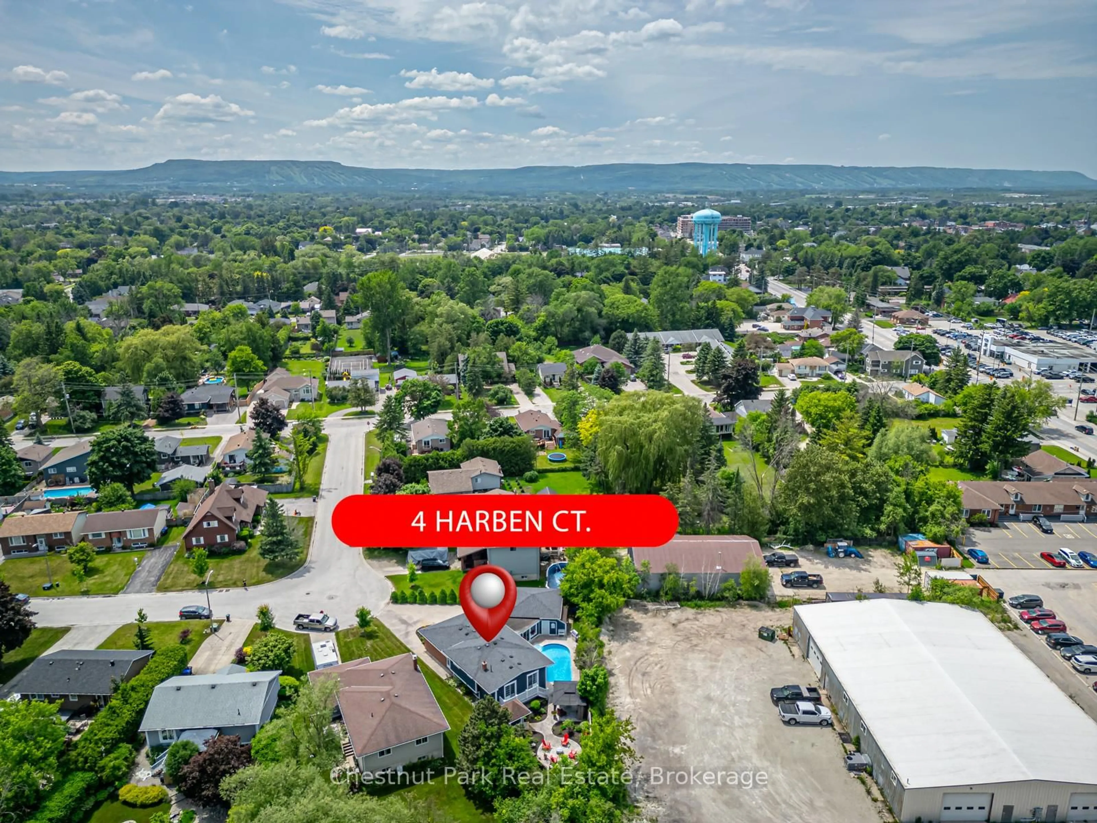 A pic from outside/outdoor area/front of a property/back of a property/a pic from drone, mountain view for 4 Harben Crt, Collingwood Ontario L9Y 4L8