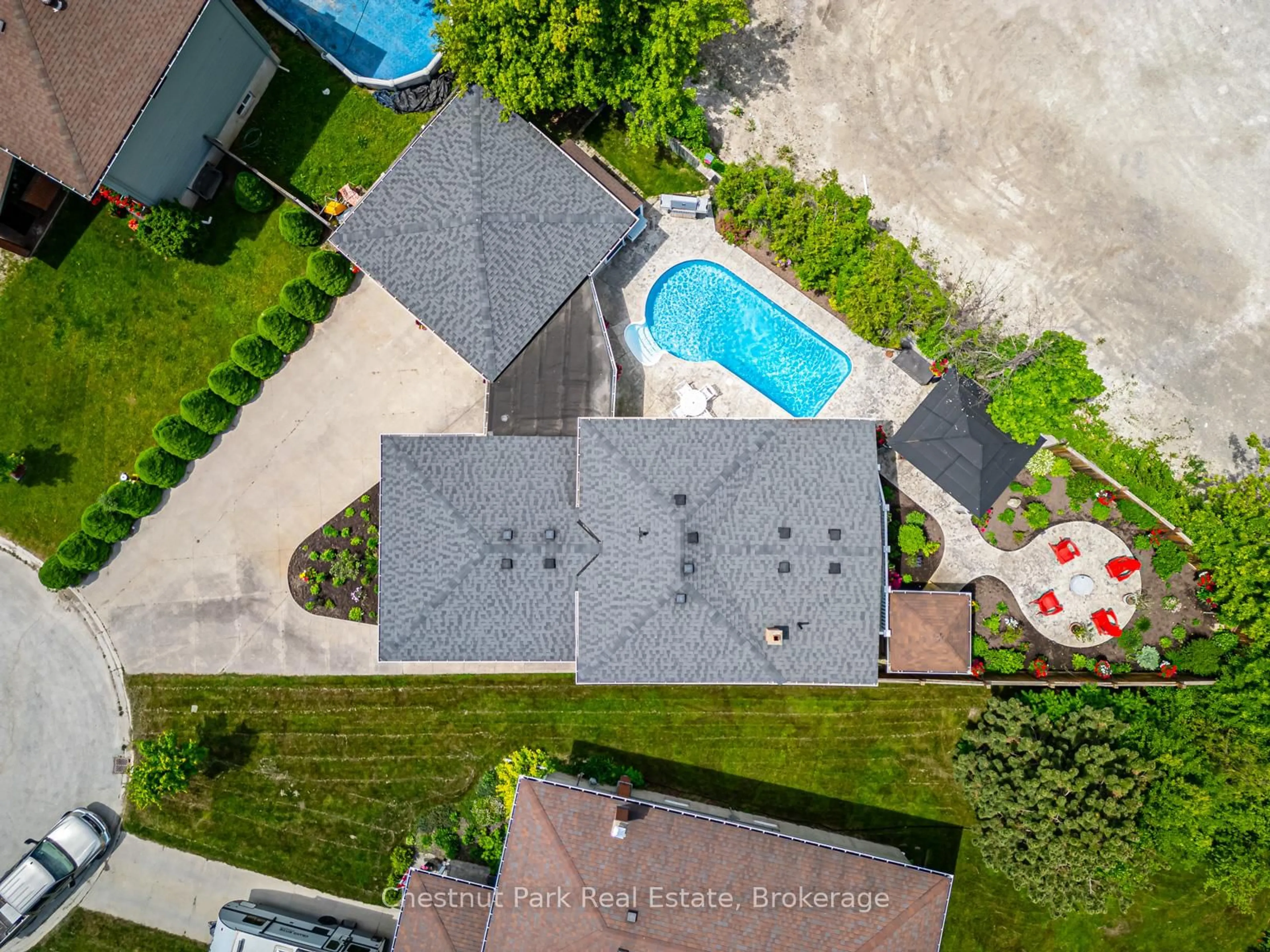 A pic from outside/outdoor area/front of a property/back of a property/a pic from drone, water/lake/river/ocean view for 4 Harben Crt, Collingwood Ontario L9Y 4L8