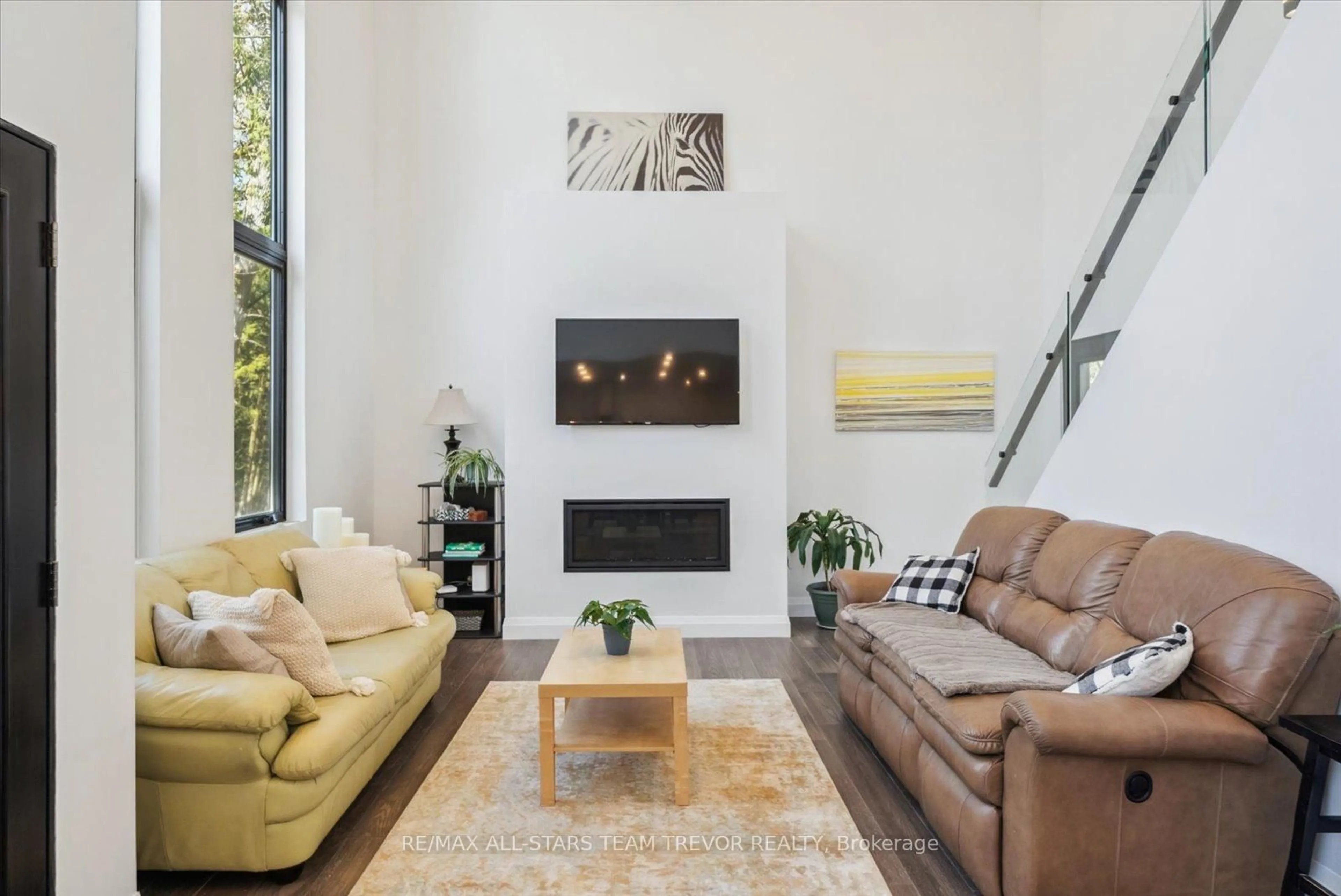 Living room with furniture, unknown for 3441 Louis Lane, Ramara Ontario L0K 1B0
